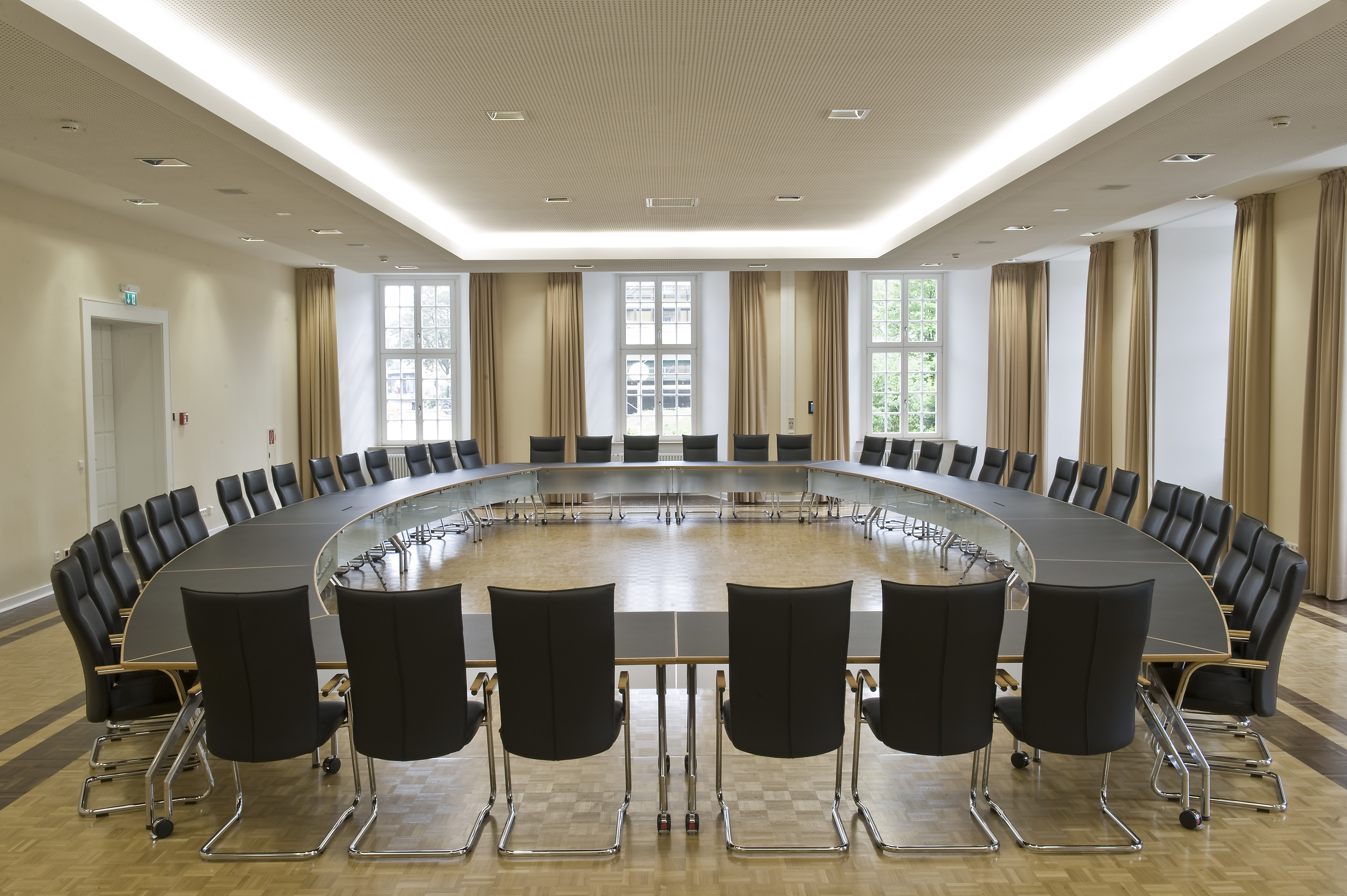 Referenzen-Bildergalerie-Senatssaal der Universität, Osnabrück- pharao comfort- fallon Konferenztisch