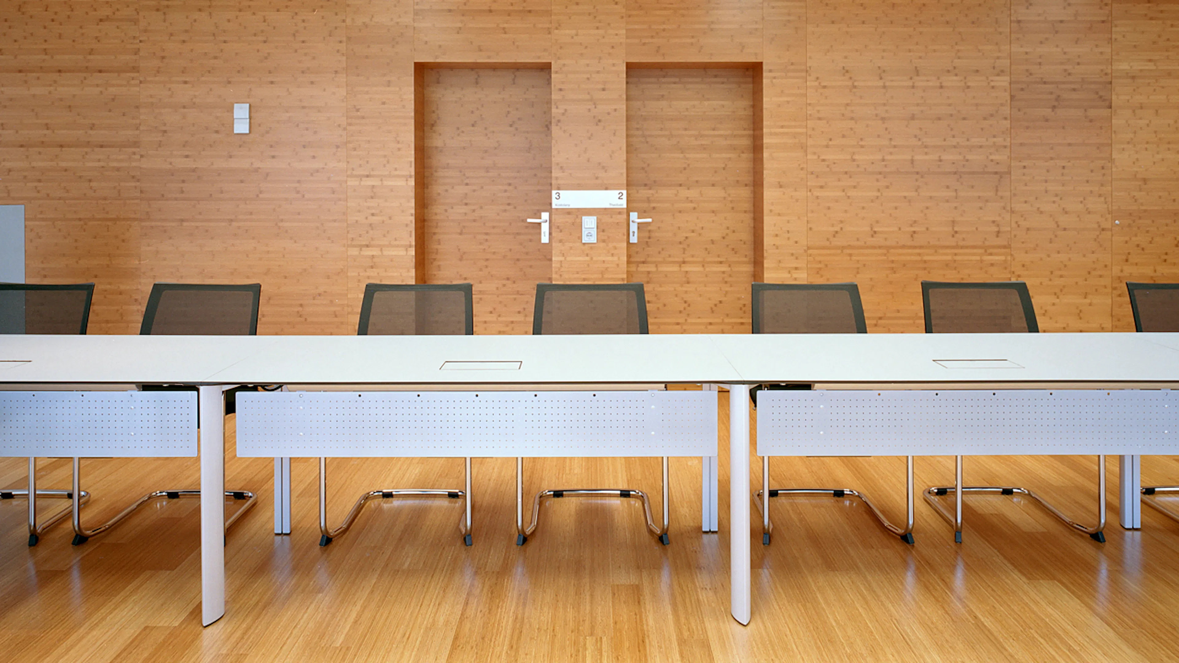 Referenzen-Bildergalerie- Wassermann Köln- cetera Konferenztisch