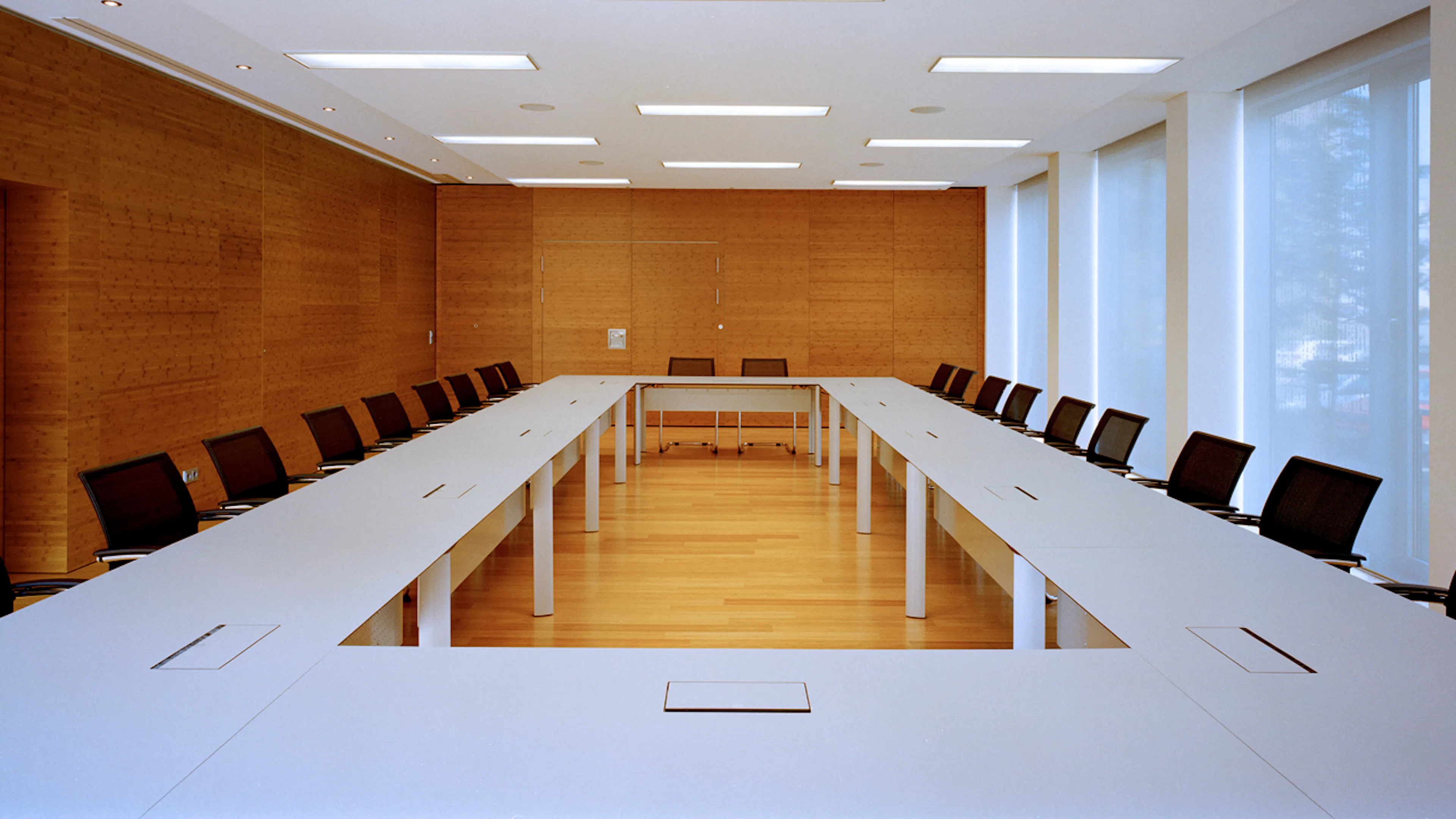 Referenzen-Bildergalerie- Wassermann Köln- cetera Konferenztisch