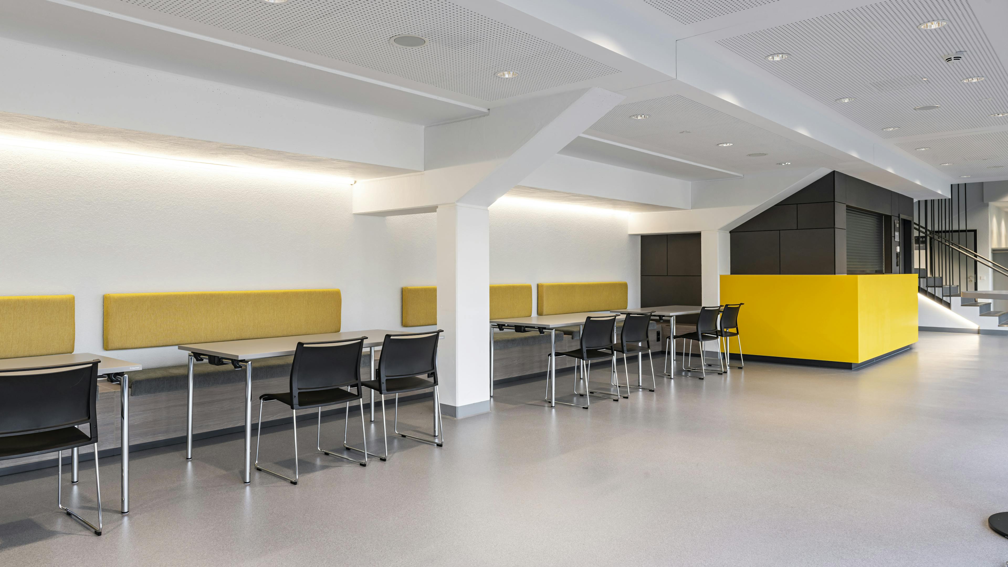 Referenzen-Riedhalle Steinheim an der Murr-klif Stapelstuhl-easy flex Stapeltisch