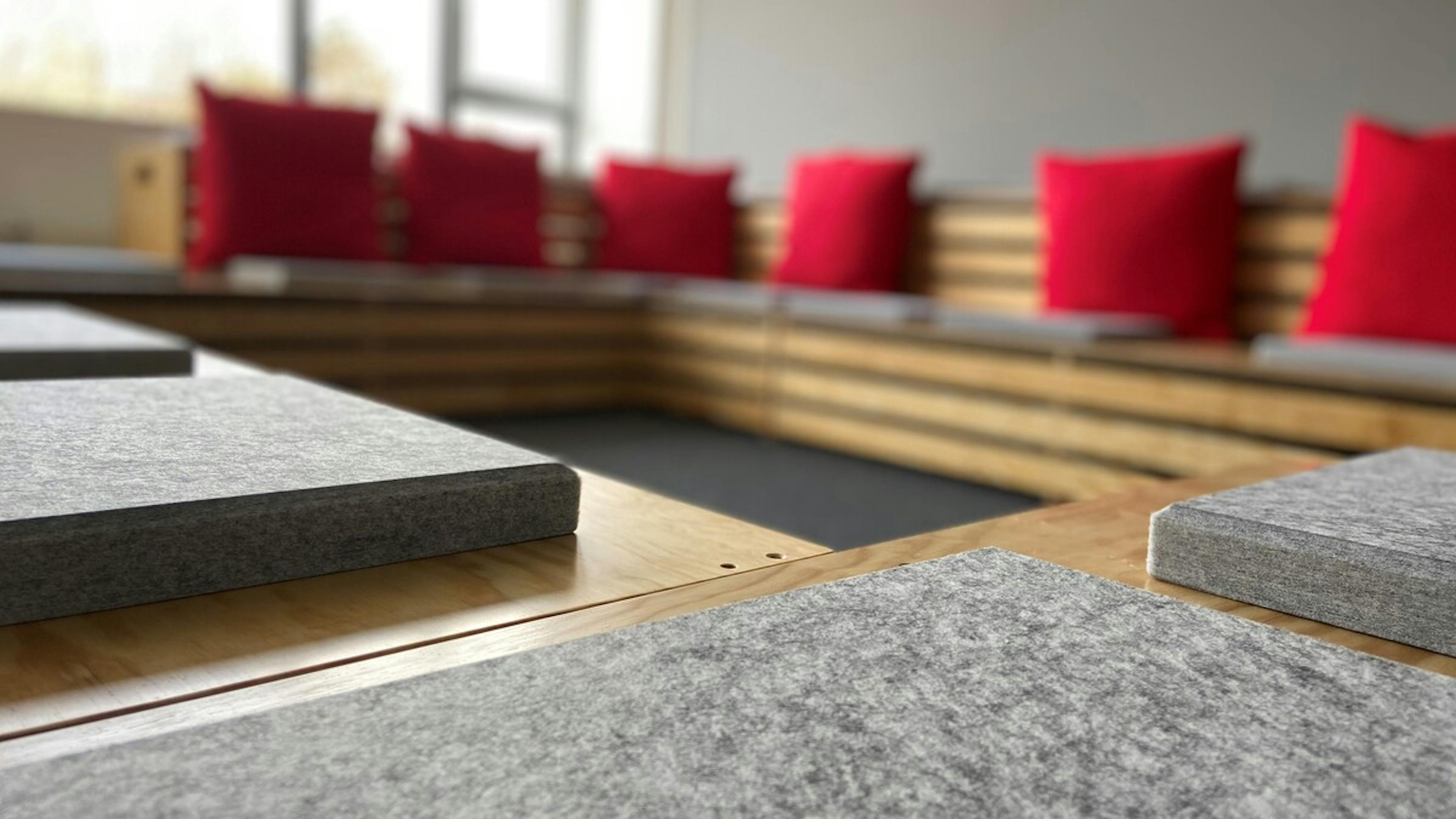 Referenzen-Bildergalerie-REIFF-technische- arena Sitzlandschaft