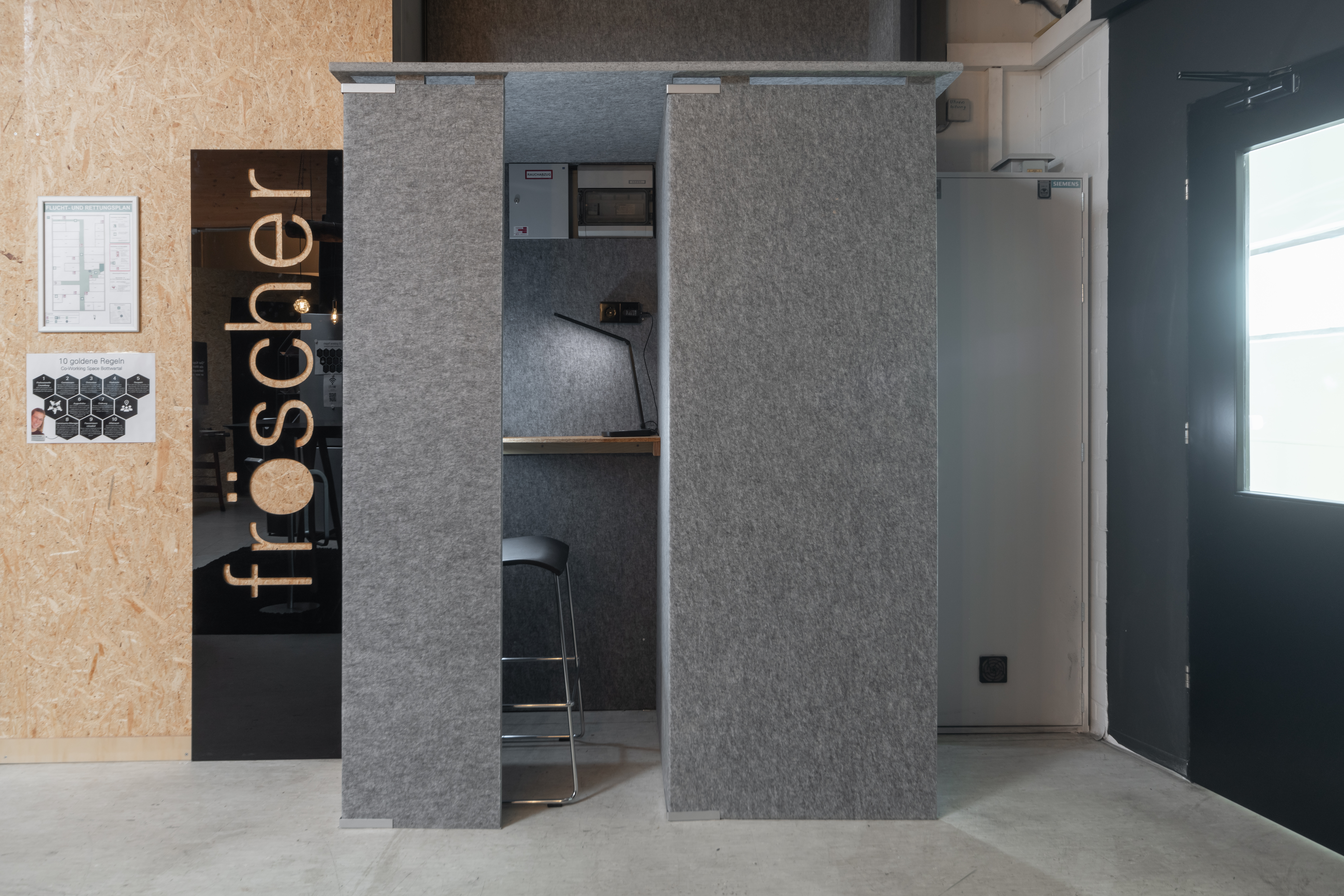 Referenzen-Bildergalerie-Co-Working-Space Bottwartal-Telefonzellen