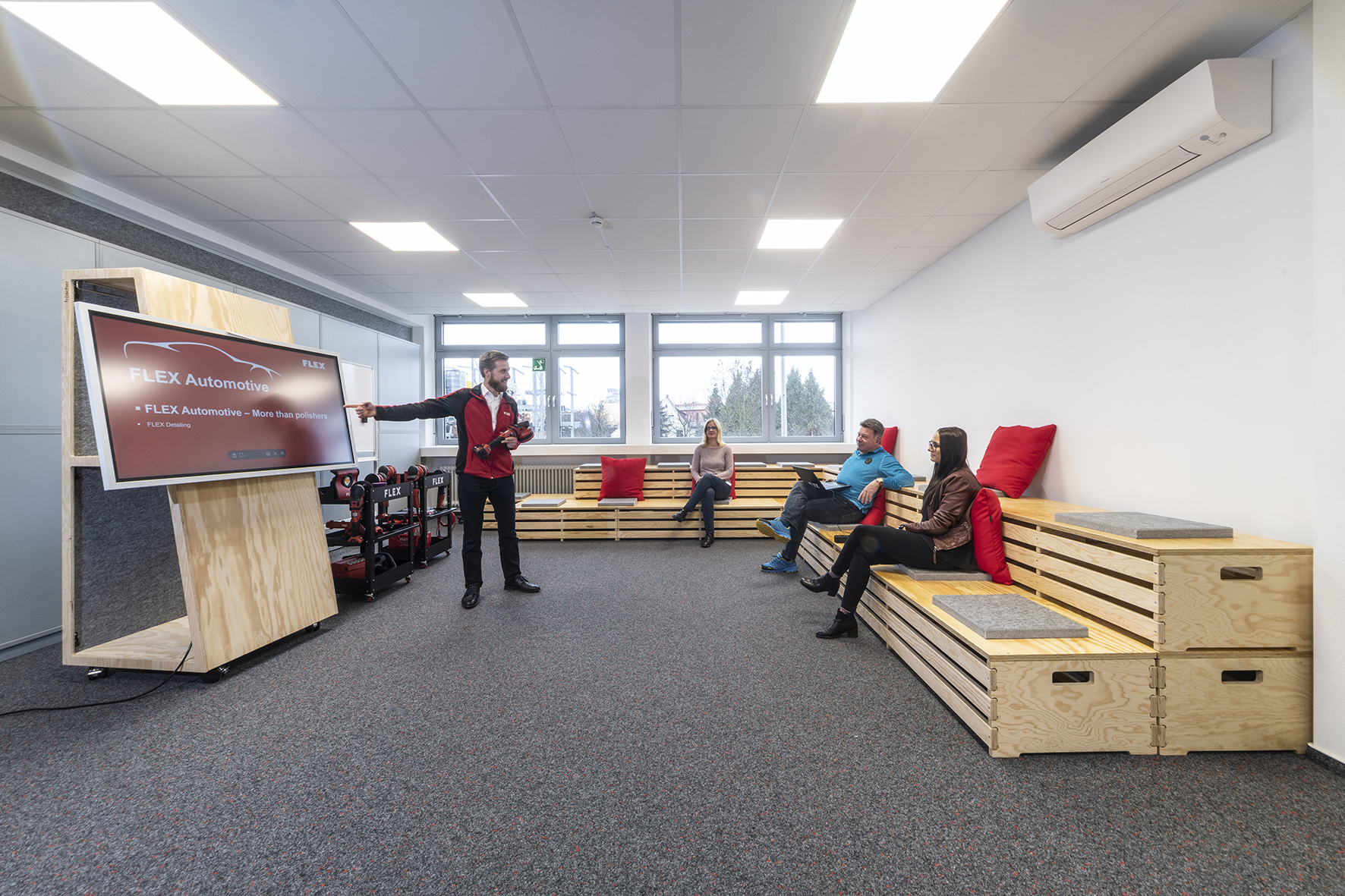 Referenzen-Bildergalerie-FLEX-Elektrowerkzeuge GmbH-arena-a-frame Flipchart