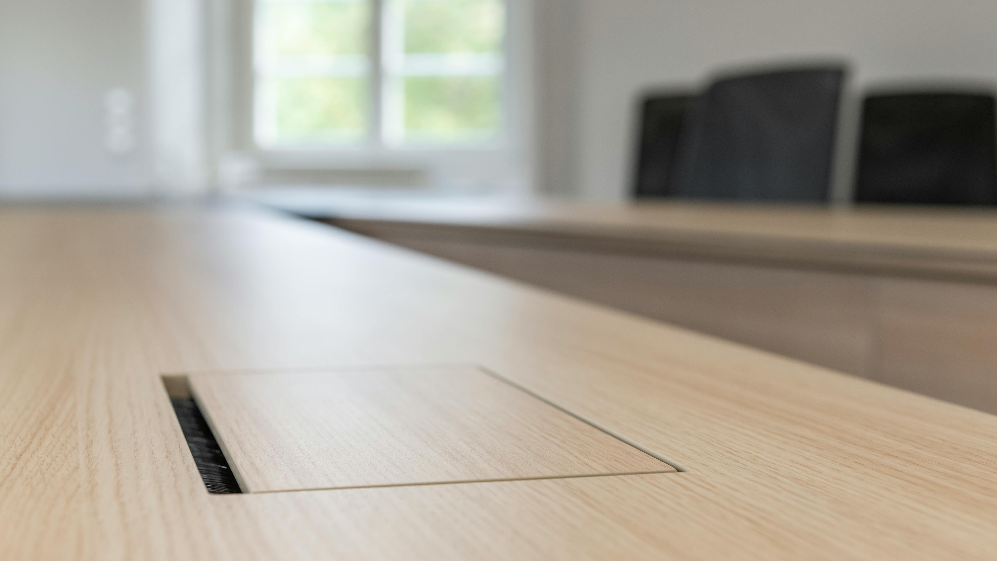 Referenzen-Bildergalerie-ifa Stuttgart-fallon vct-Tischanschlussfeld