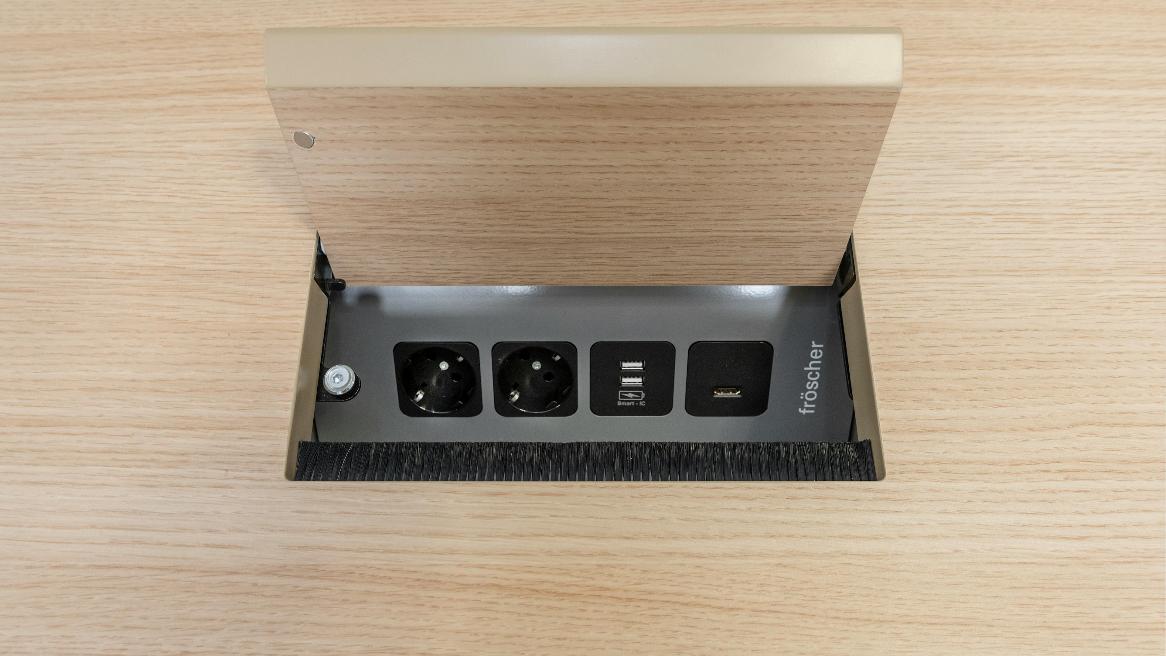 Referenzen-Bildergalerie-ifa Stuttgart-fallon vct-Tischanschlussfeld