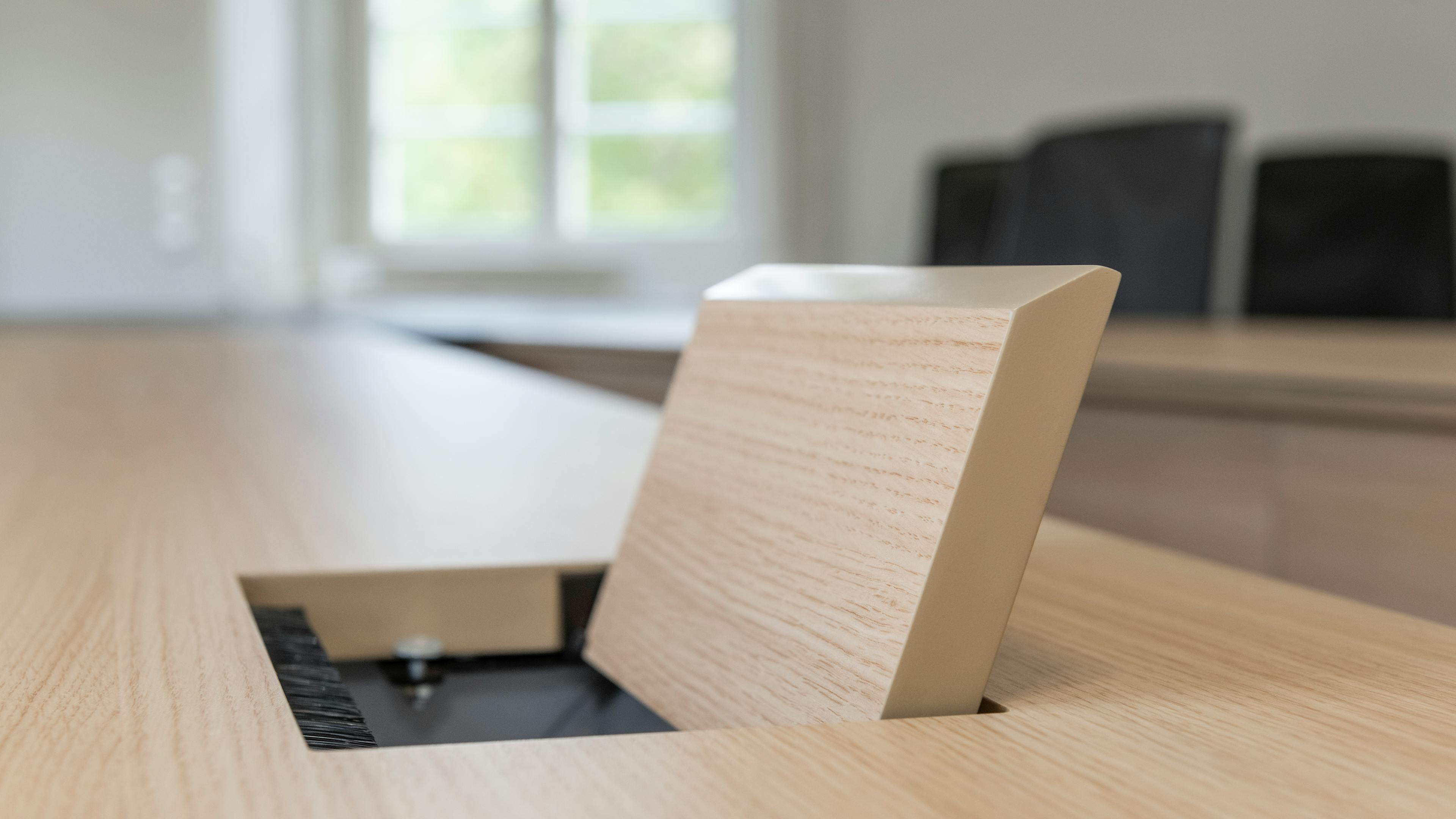 Referenzen-Bildergalerie-ifa Stuttgart-fallon vct-Tischanschlussfeld