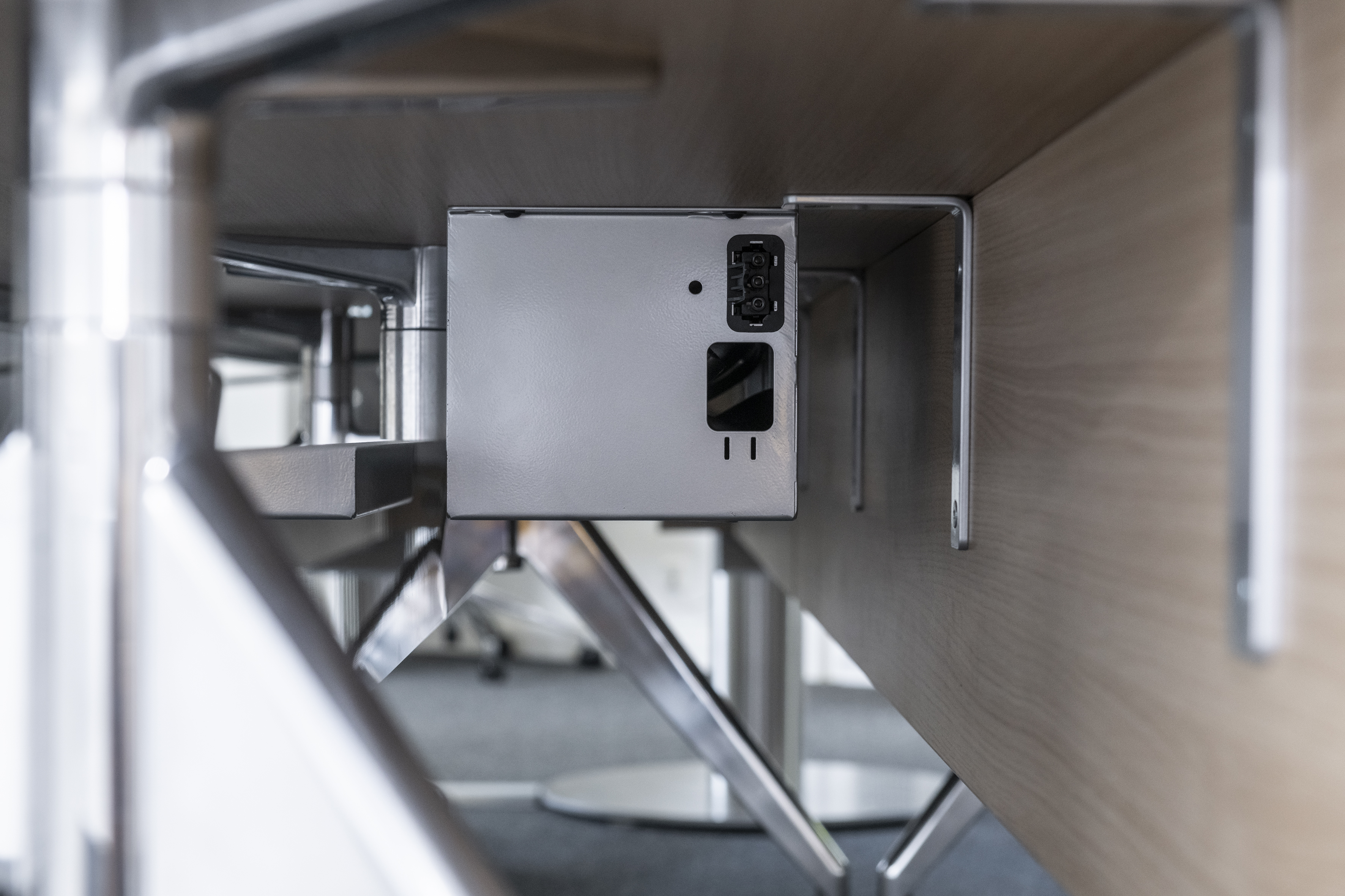 Referenzen-Bildergalerie-ifa Stuttgart-fallon vct-Tischanschlussfeld