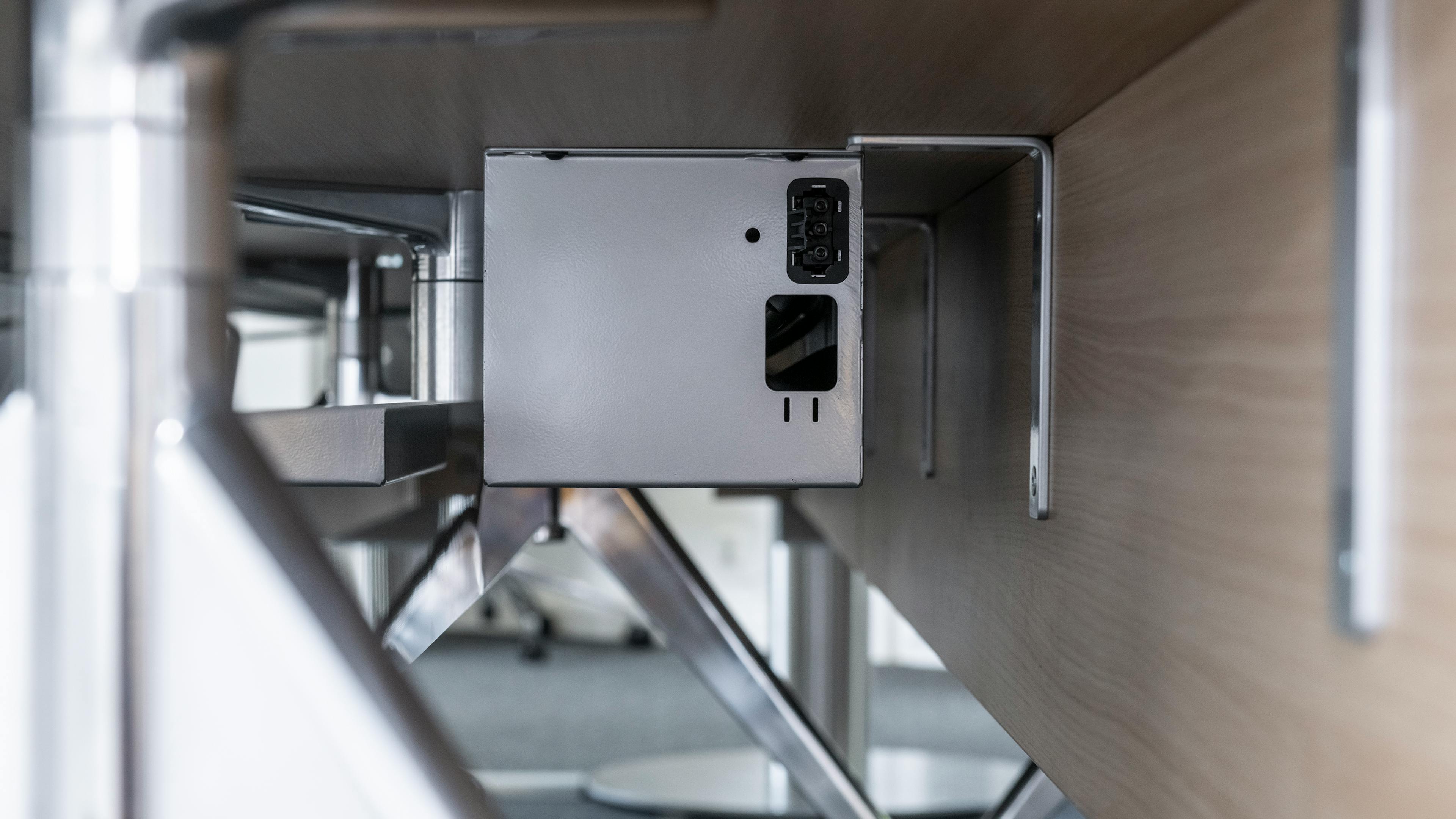 Referenzen-Bildergalerie-ifa Stuttgart-fallon vct-Tischanschlussfeld