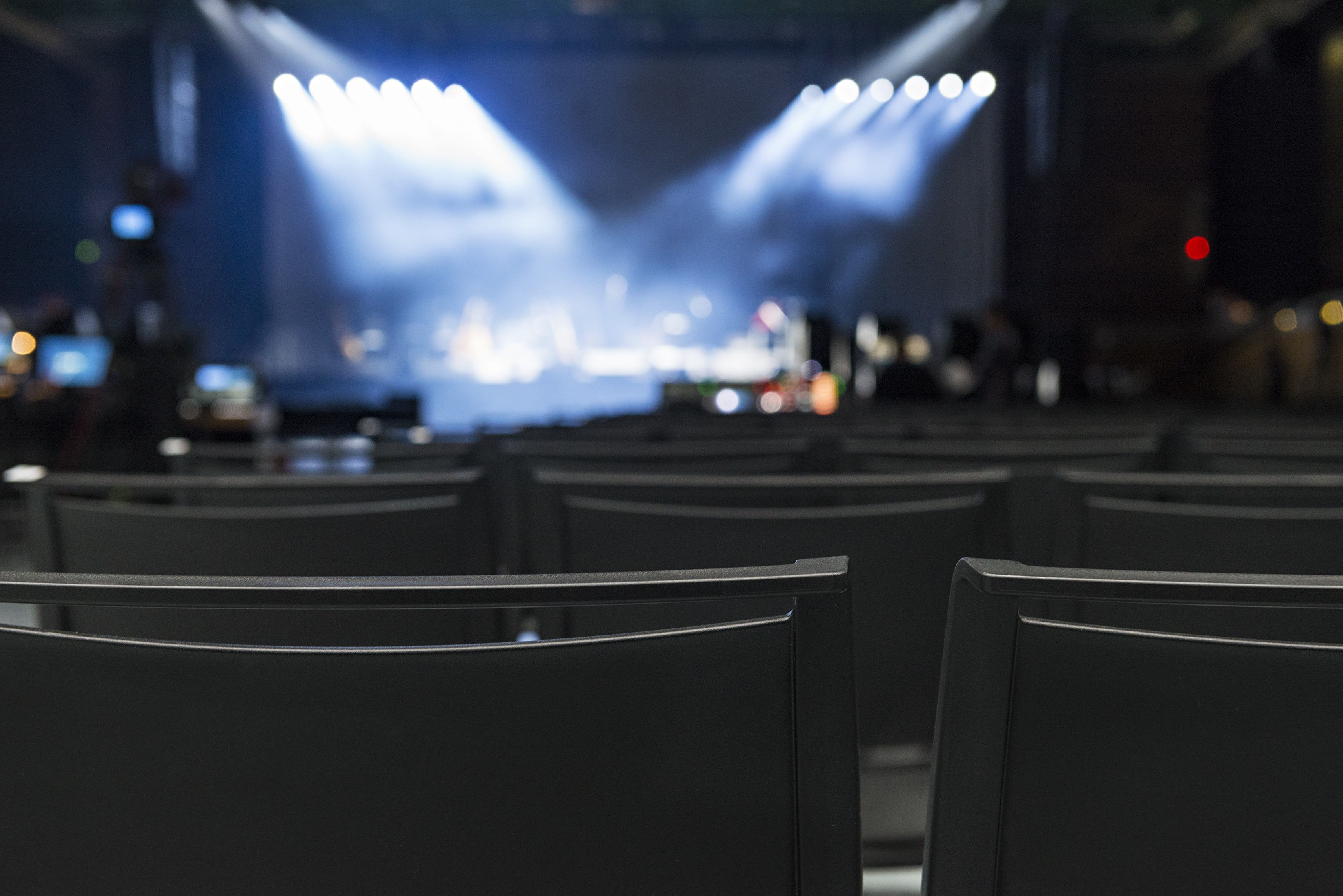 Referenzen-Bildergalerie-tectake arena Würzburg- klif Mehrzweckstuhl-Stapelwagen