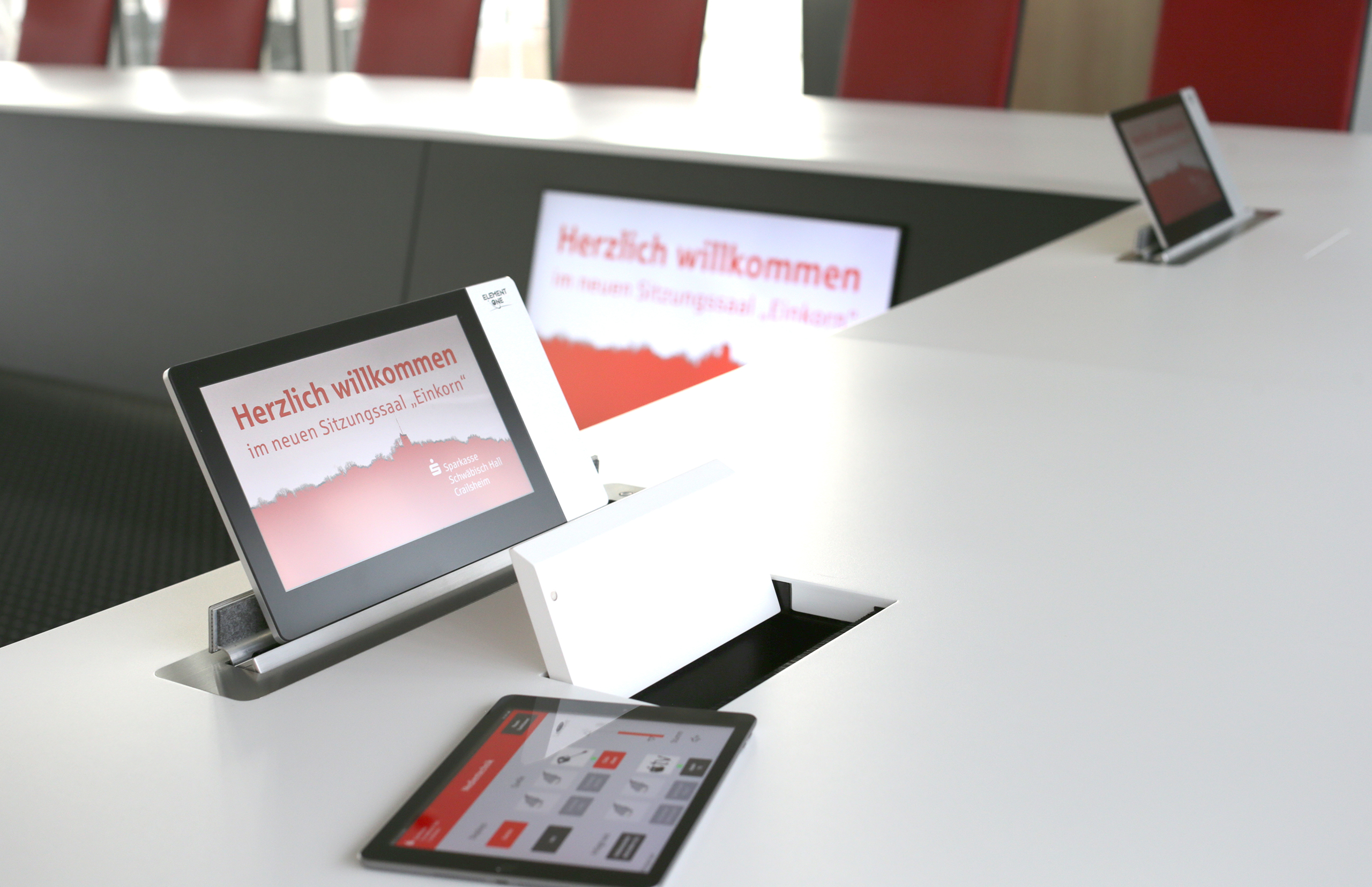 Referenzen-Bildergalerie-Sparkasse Schwäbisch Hall-Konferenztischanlage-xcone Stühle