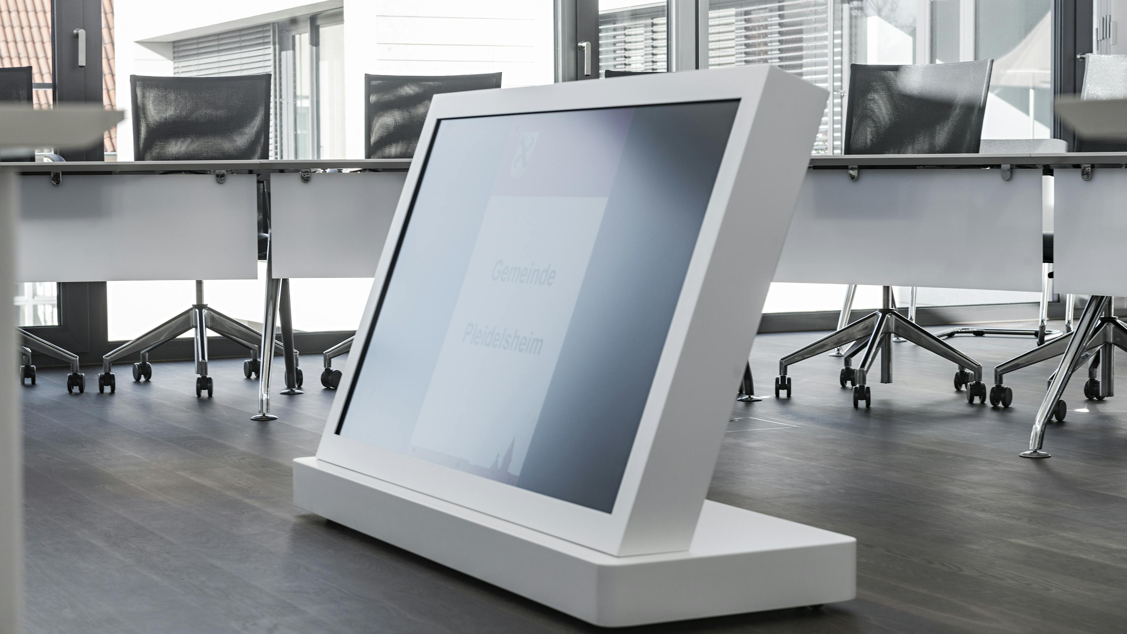 References-Picture gallery-Pleidelsheim town hall- xcone conference system- pharao net conference chair- monitor island