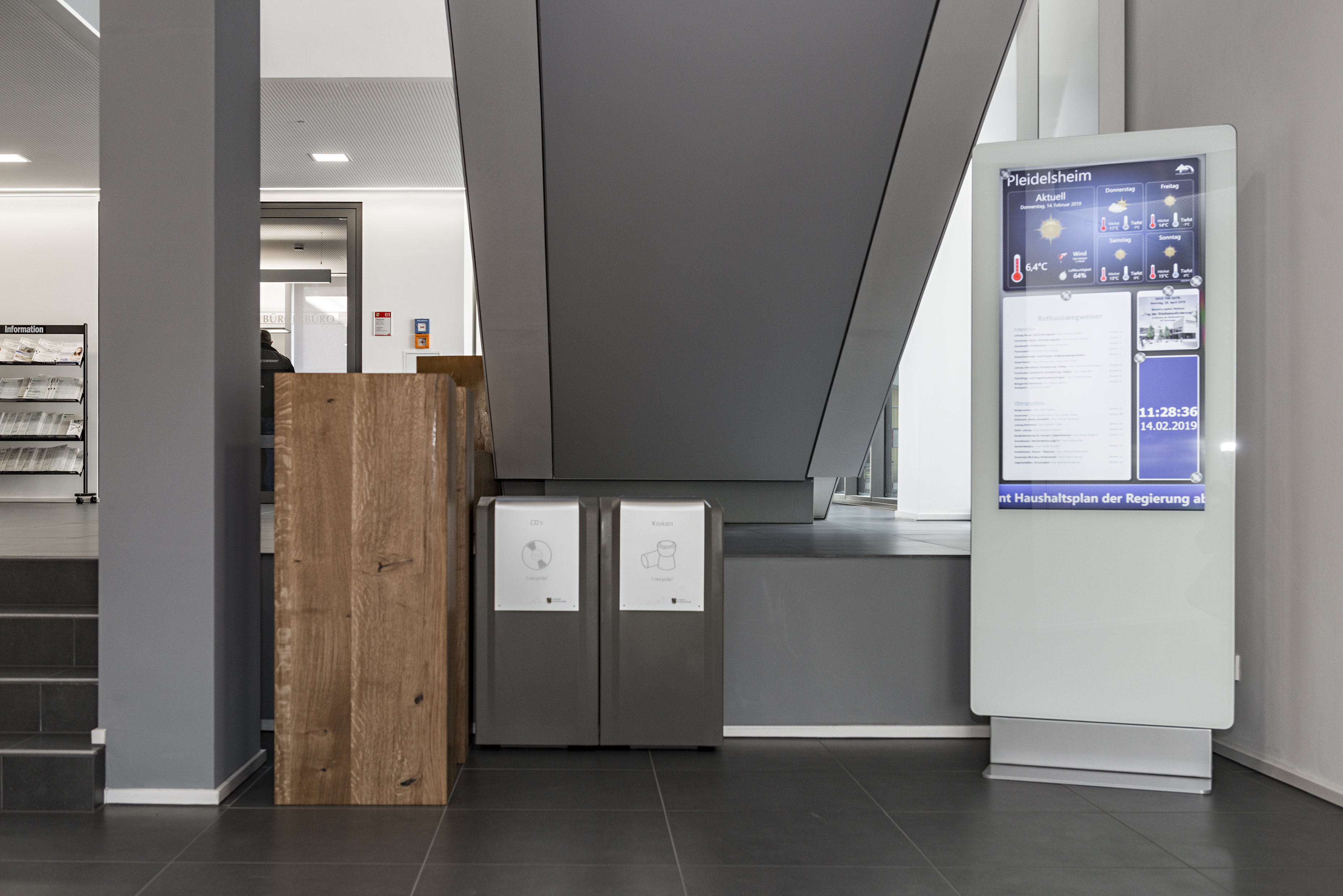 References-Picture Gallery-City Hall Pleidelsheim- MIDS Media Stele