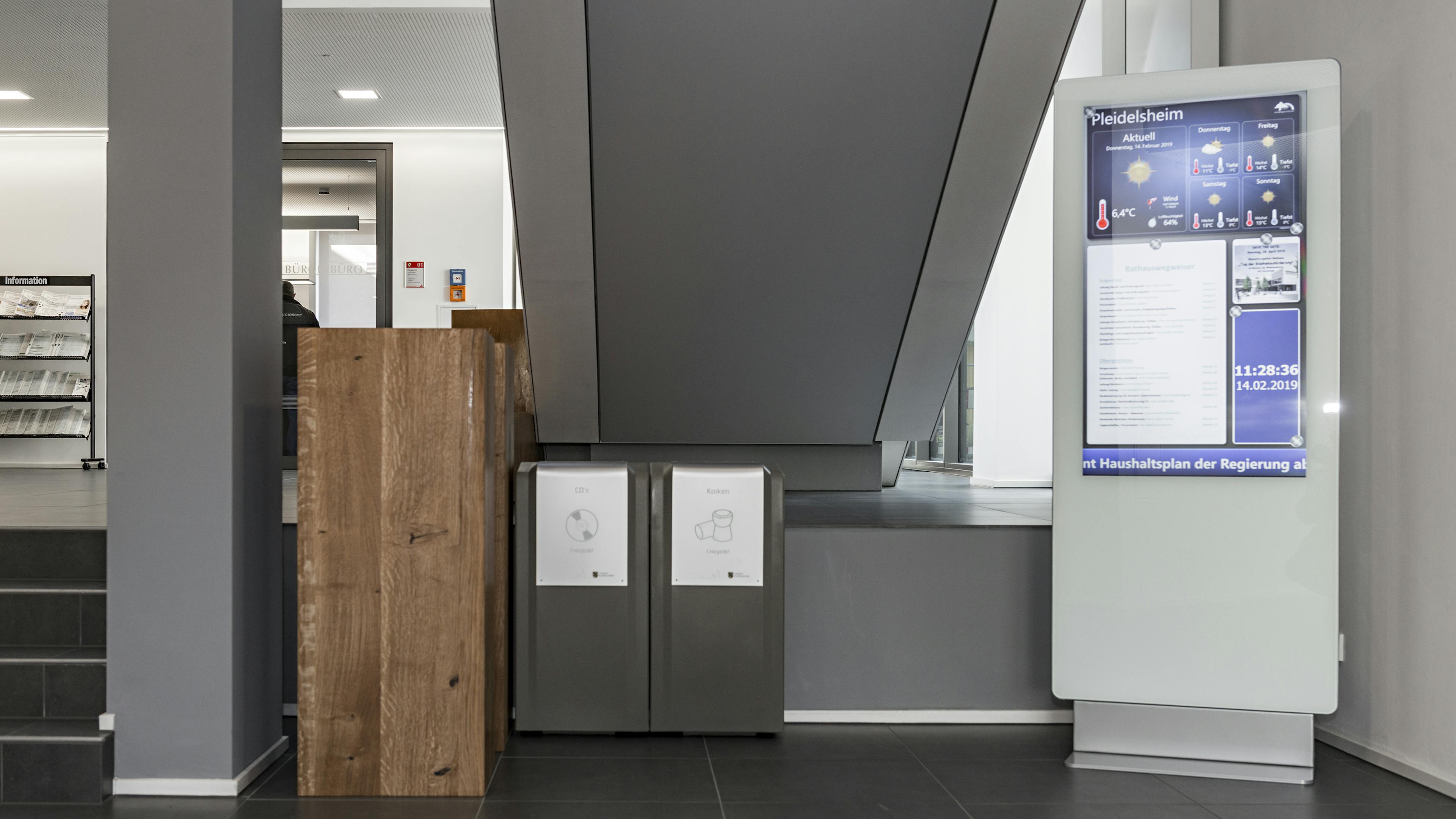 References-Picture Gallery-City Hall Pleidelsheim- MIDS Media Stele