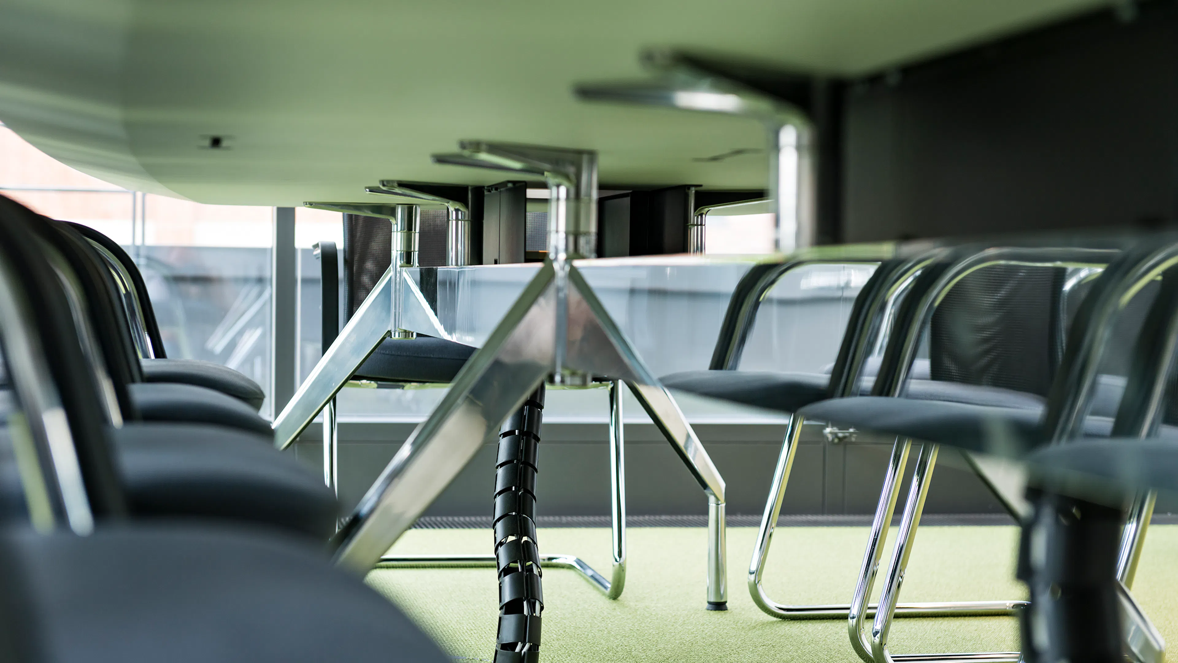 Referenzen-Bildergalerie-KWS Saat Einbeck- Pharao net- Konferenztisch fallon