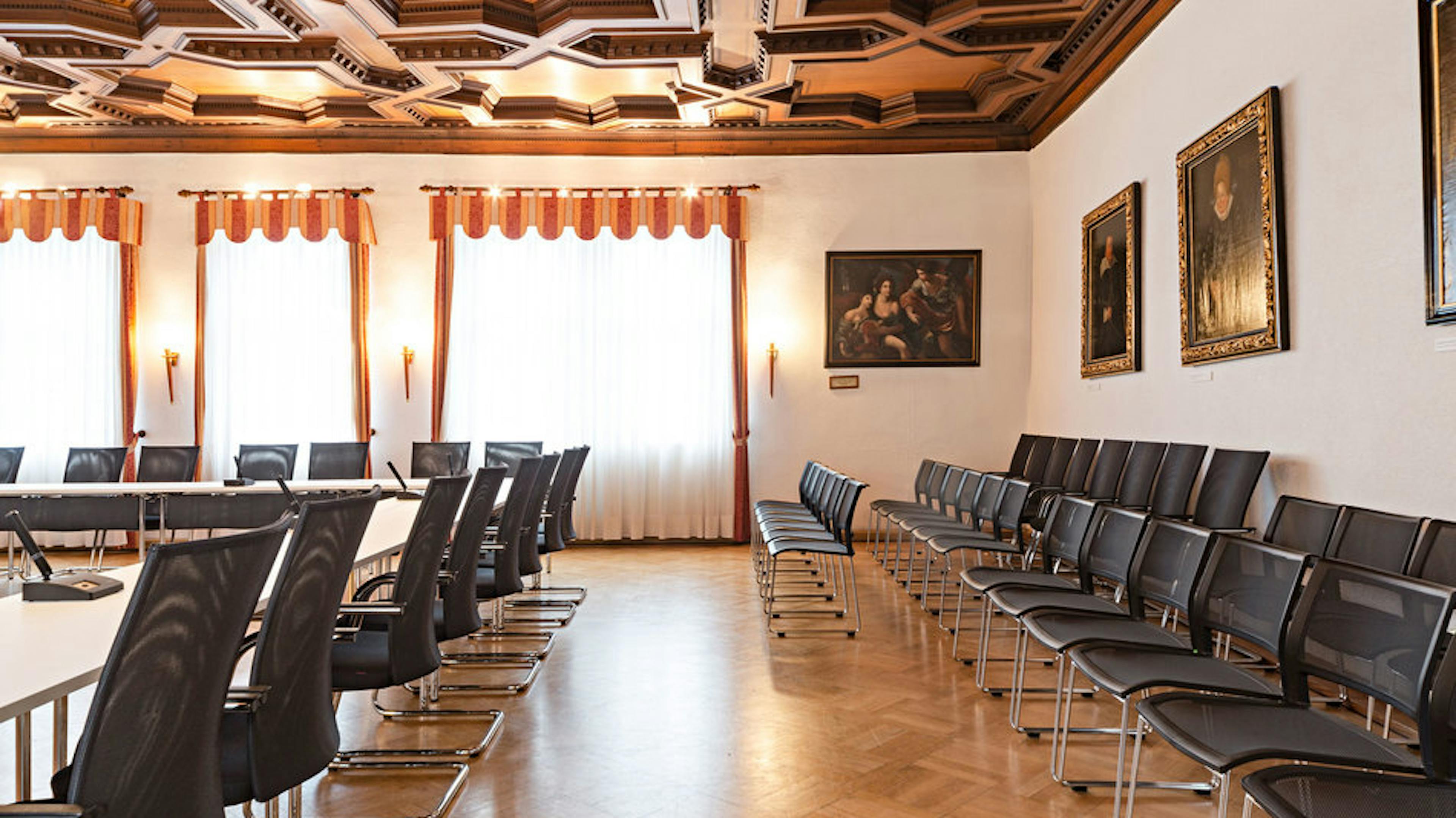 Referenzen-Bildergalerie-Rathaus Gaildorf-pharao net Konferenzstuhl - klif Mehrzweckstuhl- 4-Fuß-Klapptisch easy flex- kabelloses Audiosystem