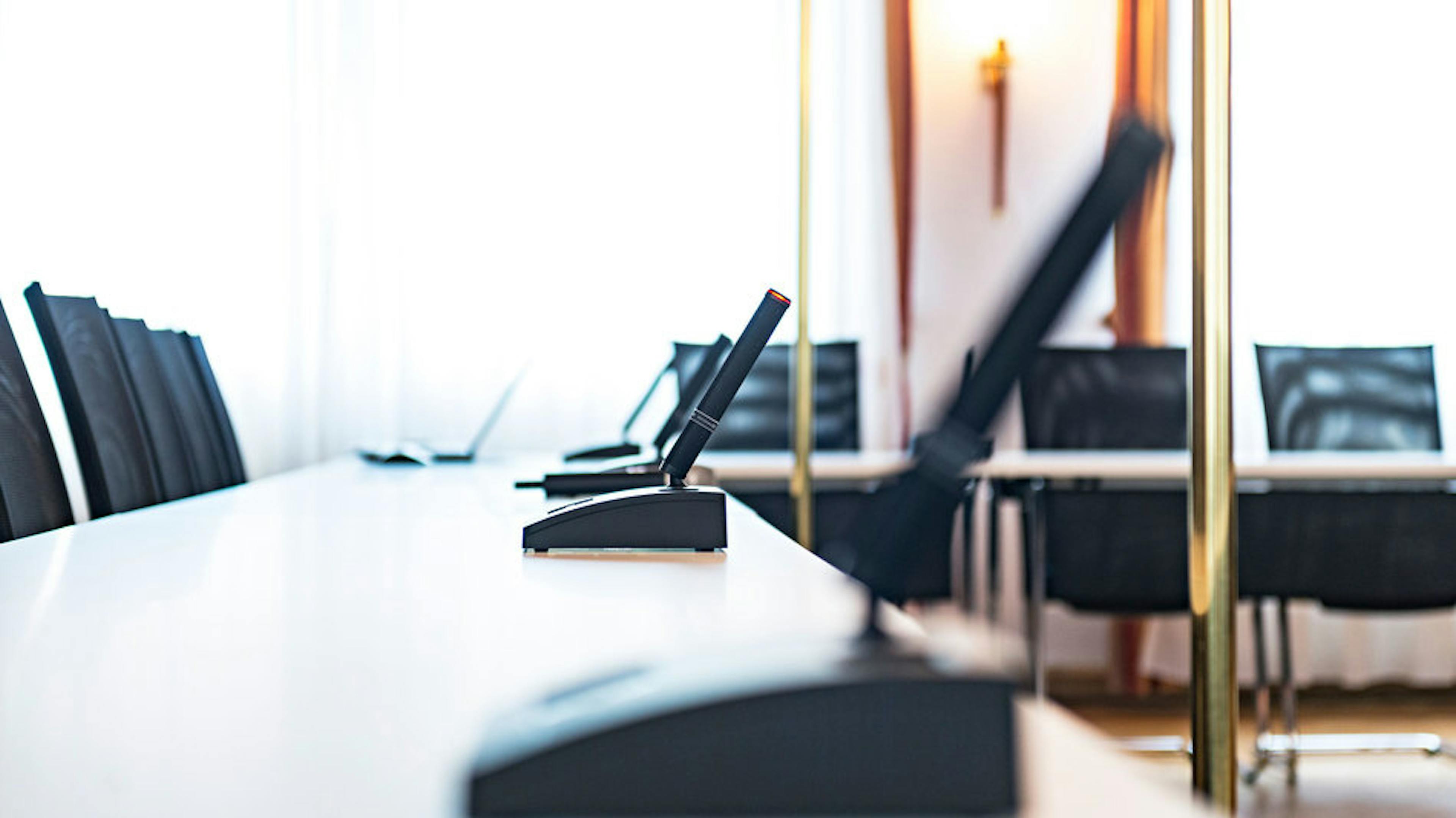 Referenzen-Bildergalerie-Rathaus Gaildorf-pharao net Konferenzstuhl - klif Mehrzweckstuhl- 4-Fuß-Klapptisch easy flex- kabelloses Audiosystem