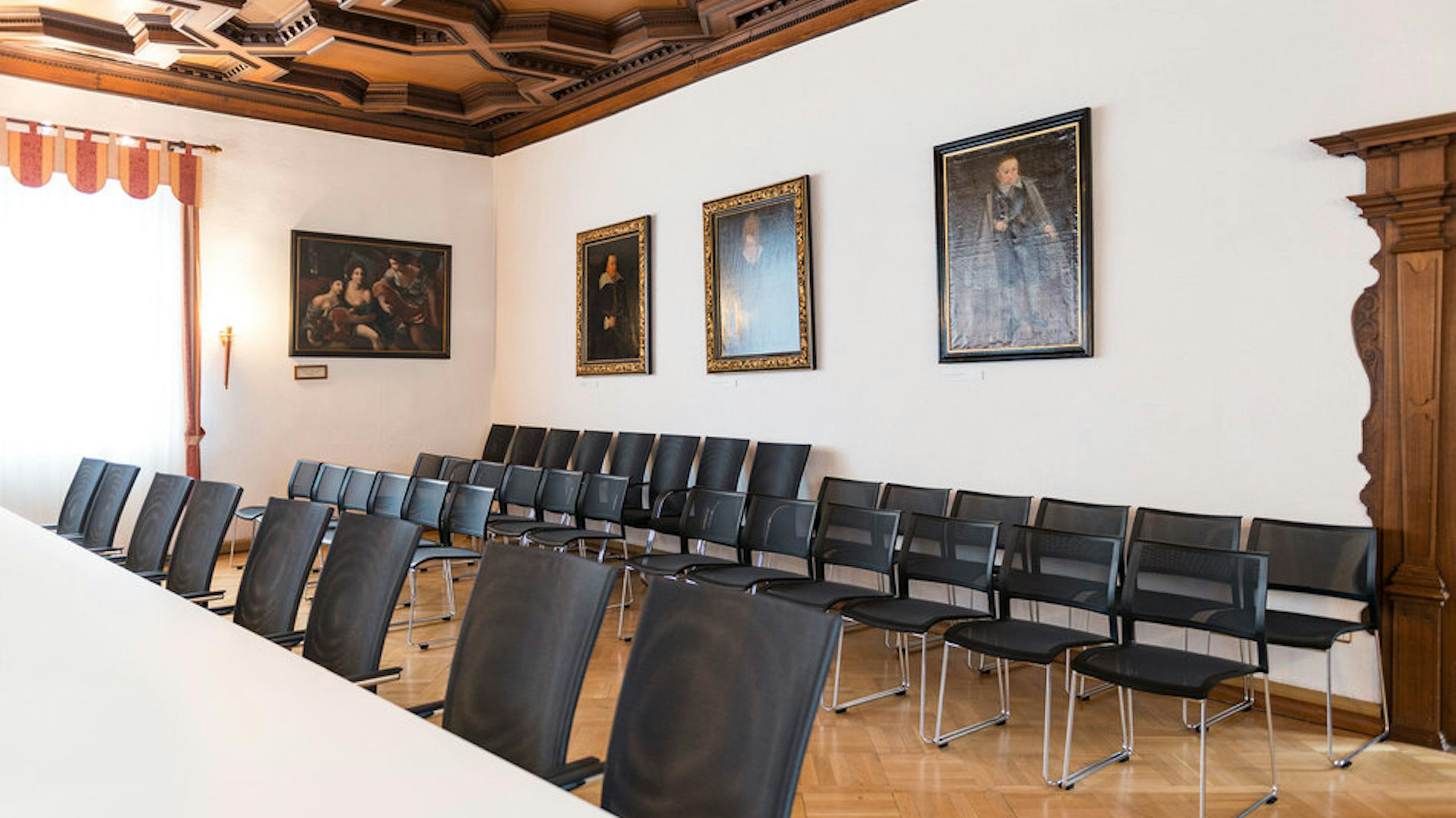 Referenzen-Bildergalerie-Rathaus Gaildorf-pharao net Konferenzstuhl - klif Mehrzweckstuhl- 4-Fuß-Klapptisch easy flex- kabelloses Audiosystem