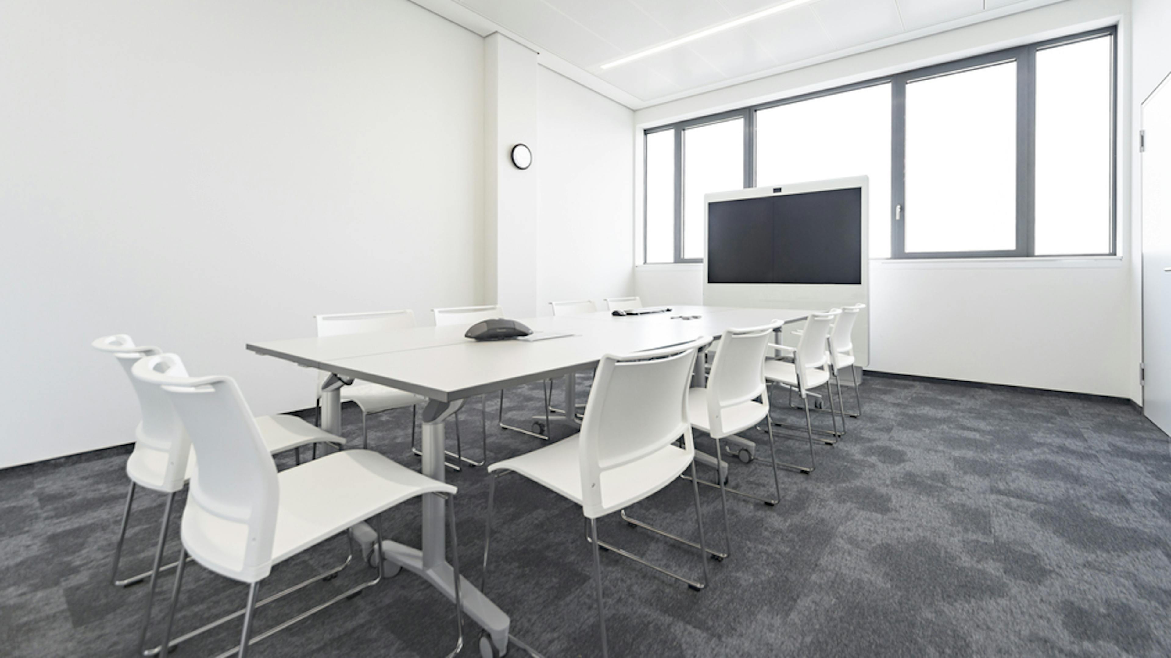 Referenzen-Bildergalerie-EBM Pabst- klif Mehrzweckstuhl- MIDS Medienstele