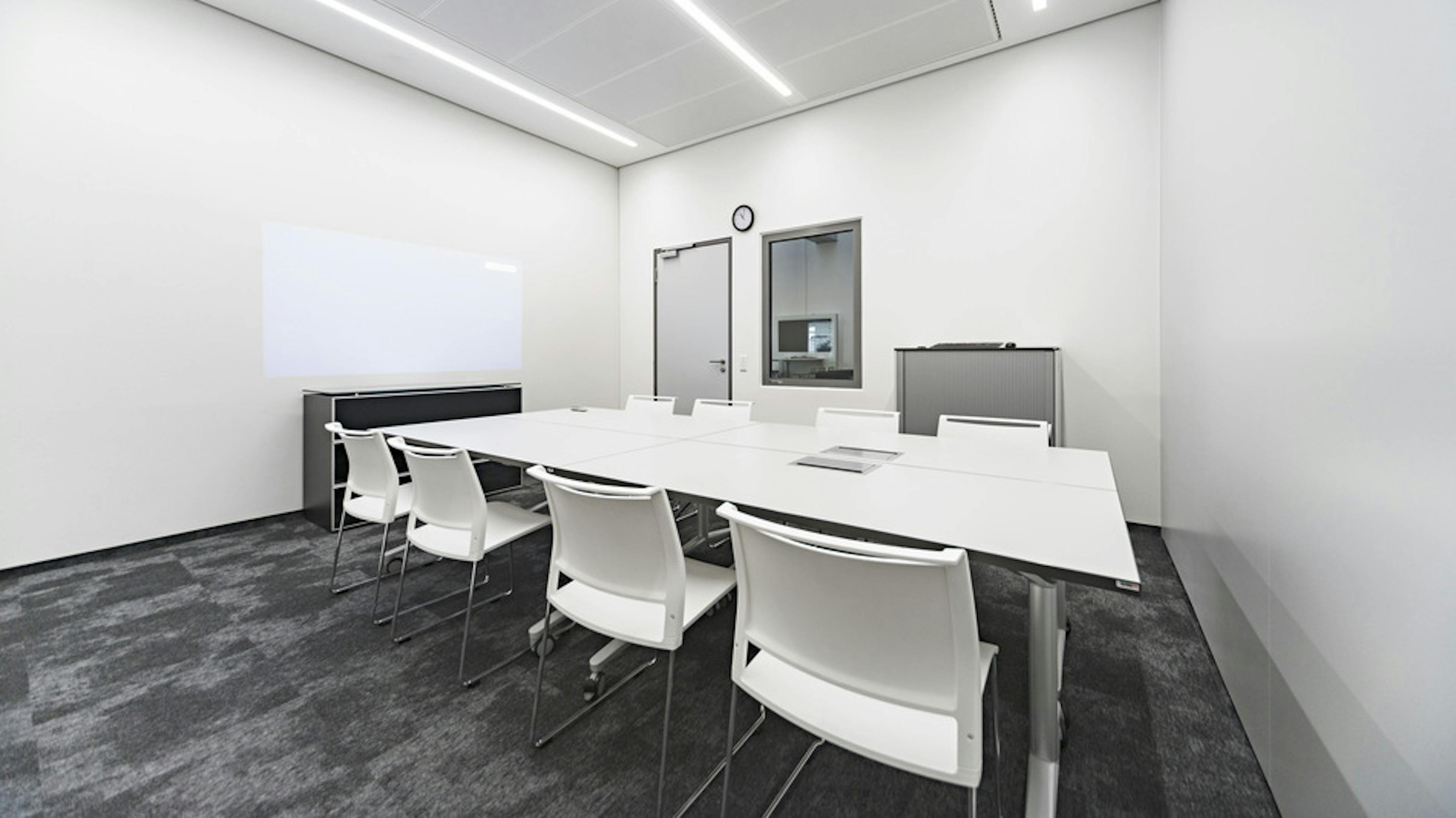 Referenzen-Bildergalerie-EBM Pabst- klif Mehrzweckstuhl- MIDS Medienstele