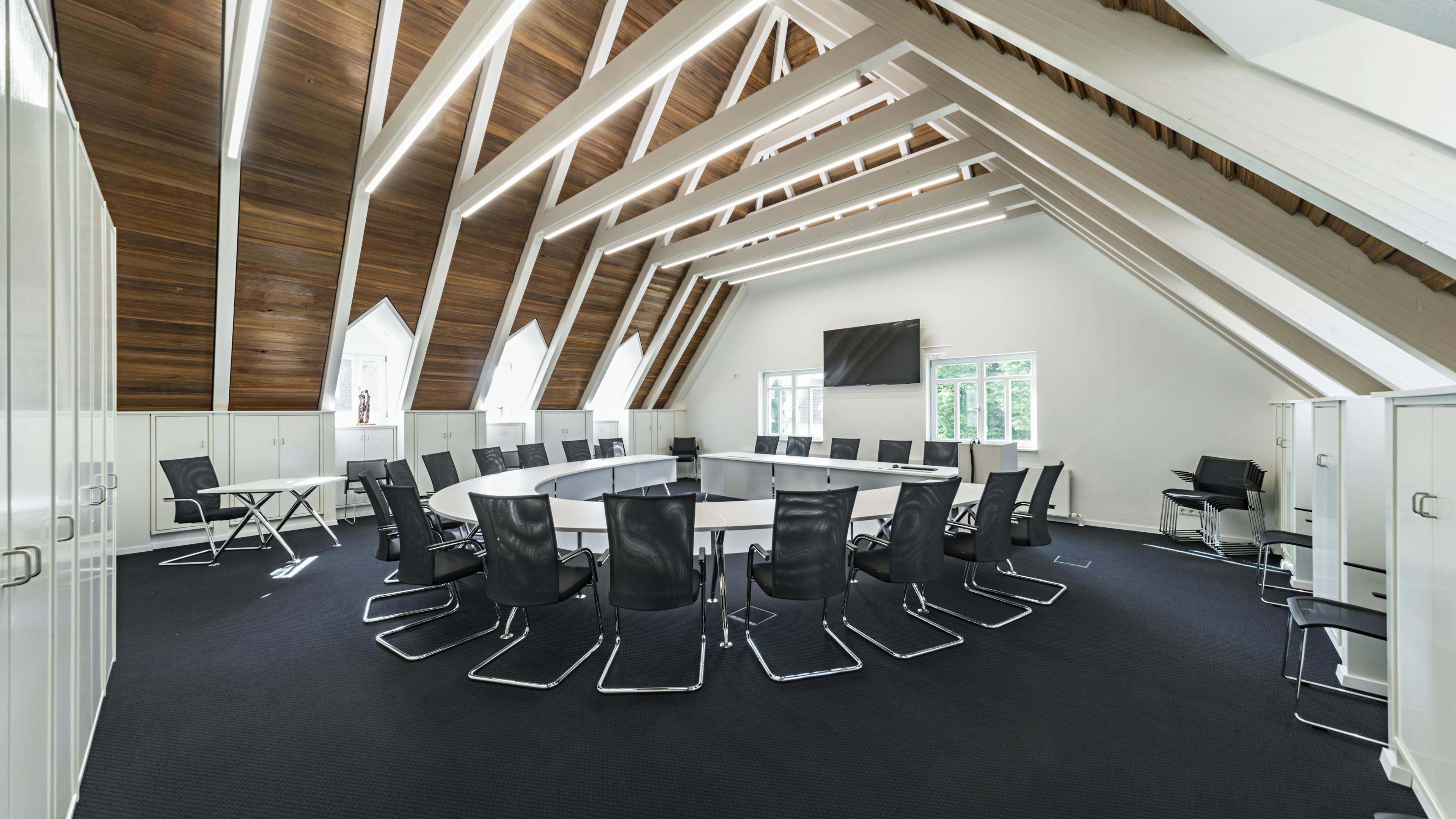 Referenzen-Bildergalerie-Rathaus Untereisesheim- xcone Konferenztisch-pharao net Konferenzstuhl