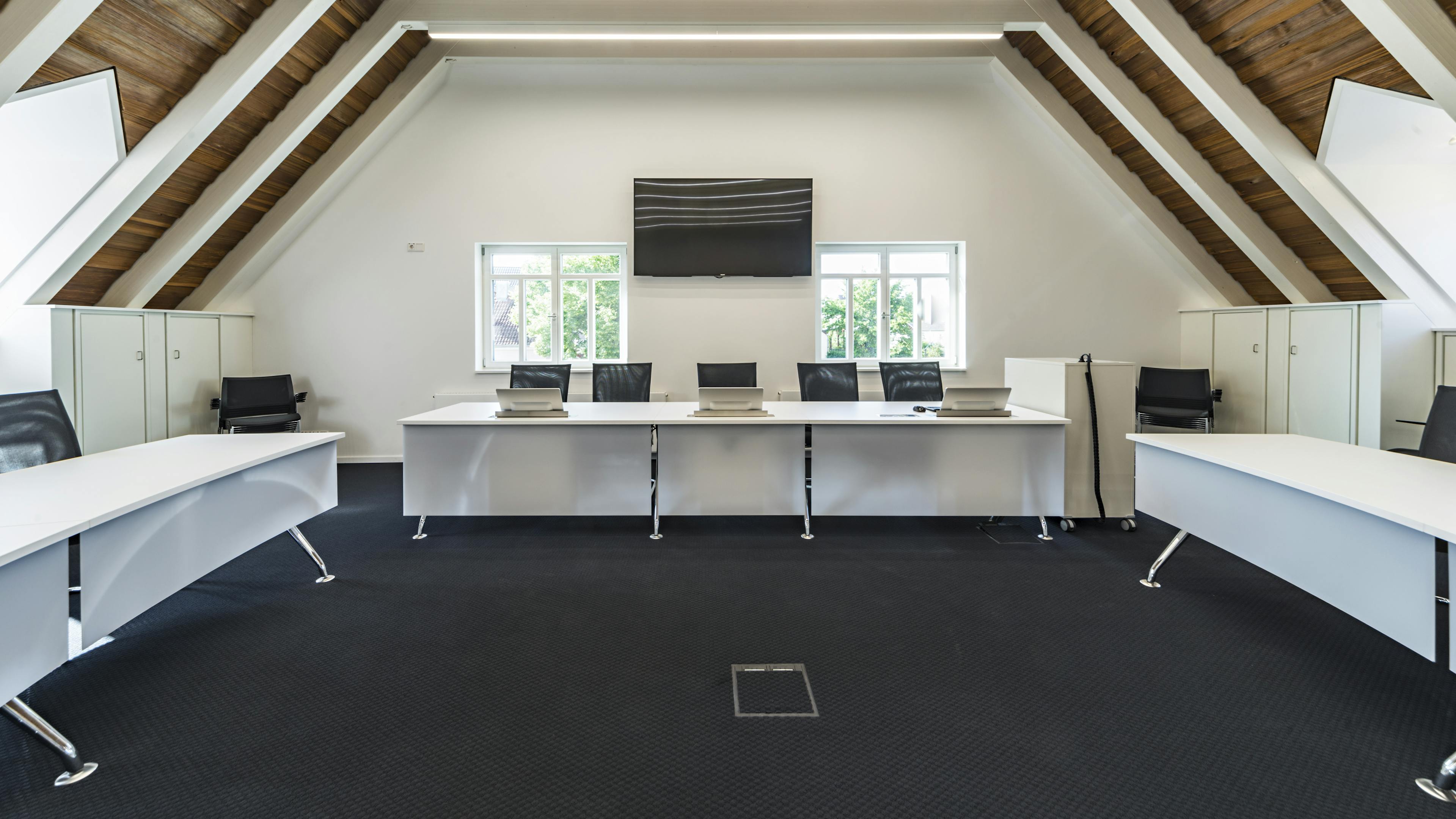 Referenzen-Bildergalerie-Rathaus Untereisesheim- xcone Konferenztisch-pharao net Konferenzstuhl