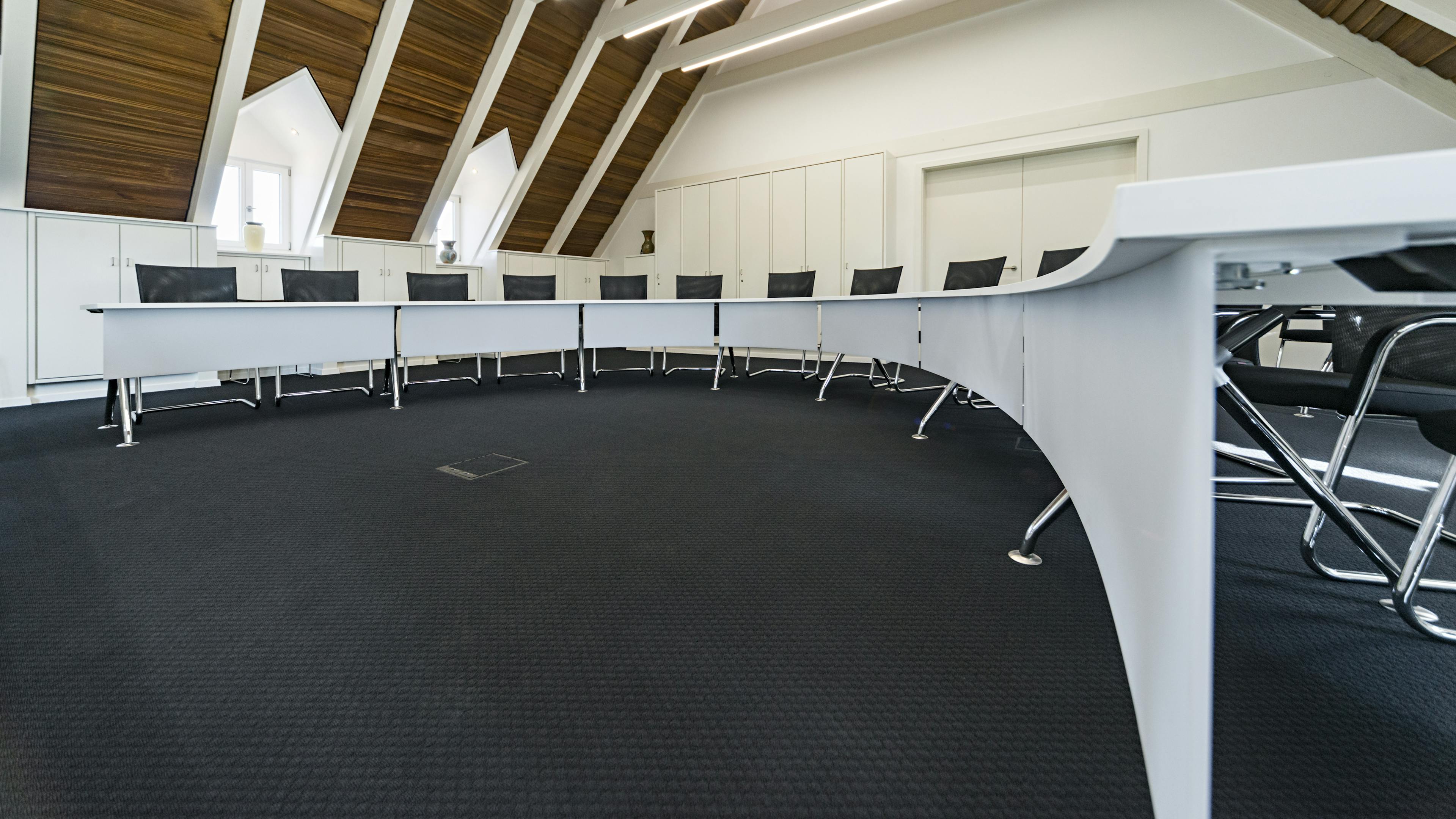 Referenzen-Bildergalerie-Rathaus Untereisesheim- xcone Konferenztisch-pharao net Konferenzstuhl