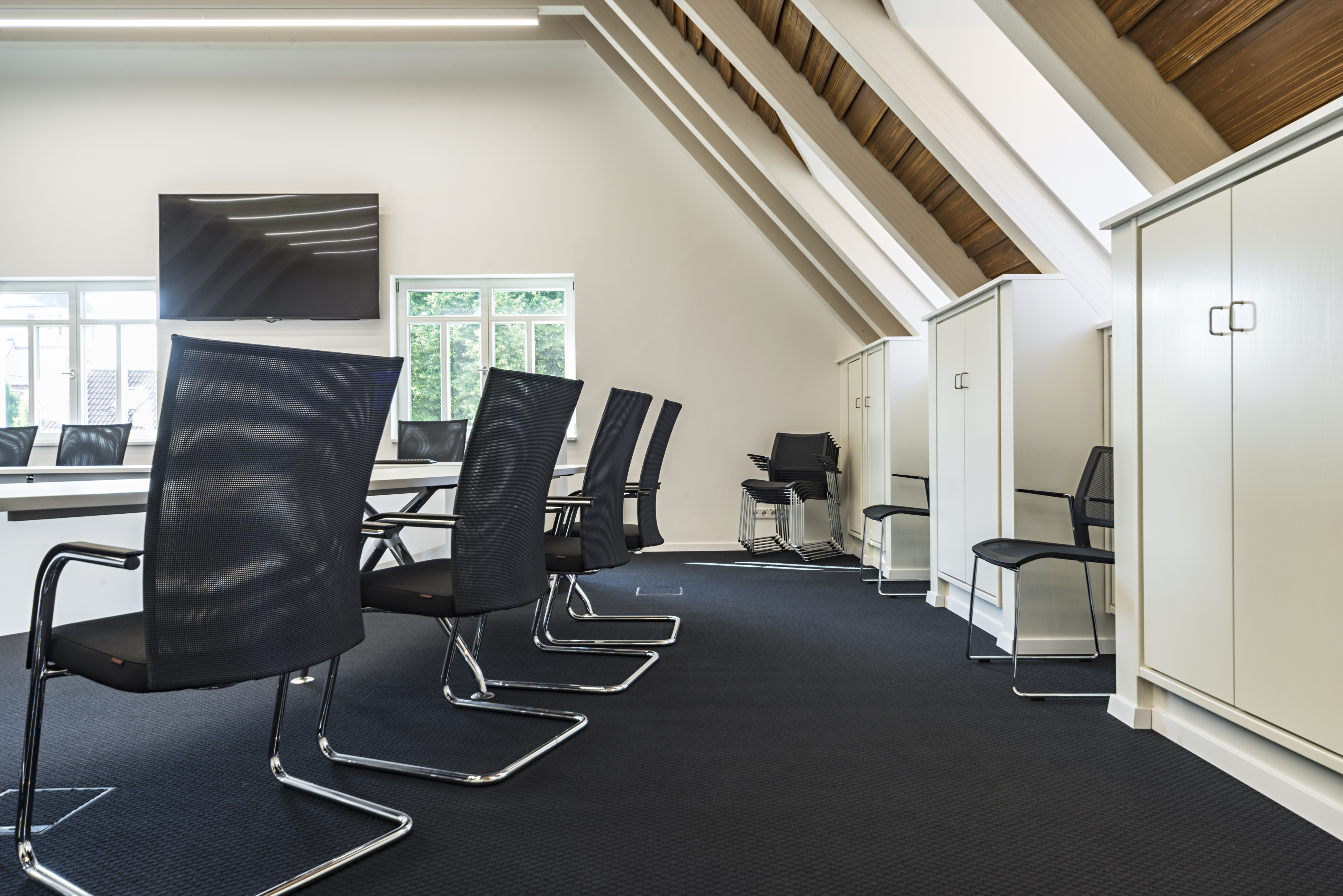 Referenzen-Bildergalerie-Rathaus Untereisesheim- xcone Konferenztisch-pharao net Konferenzstuhl