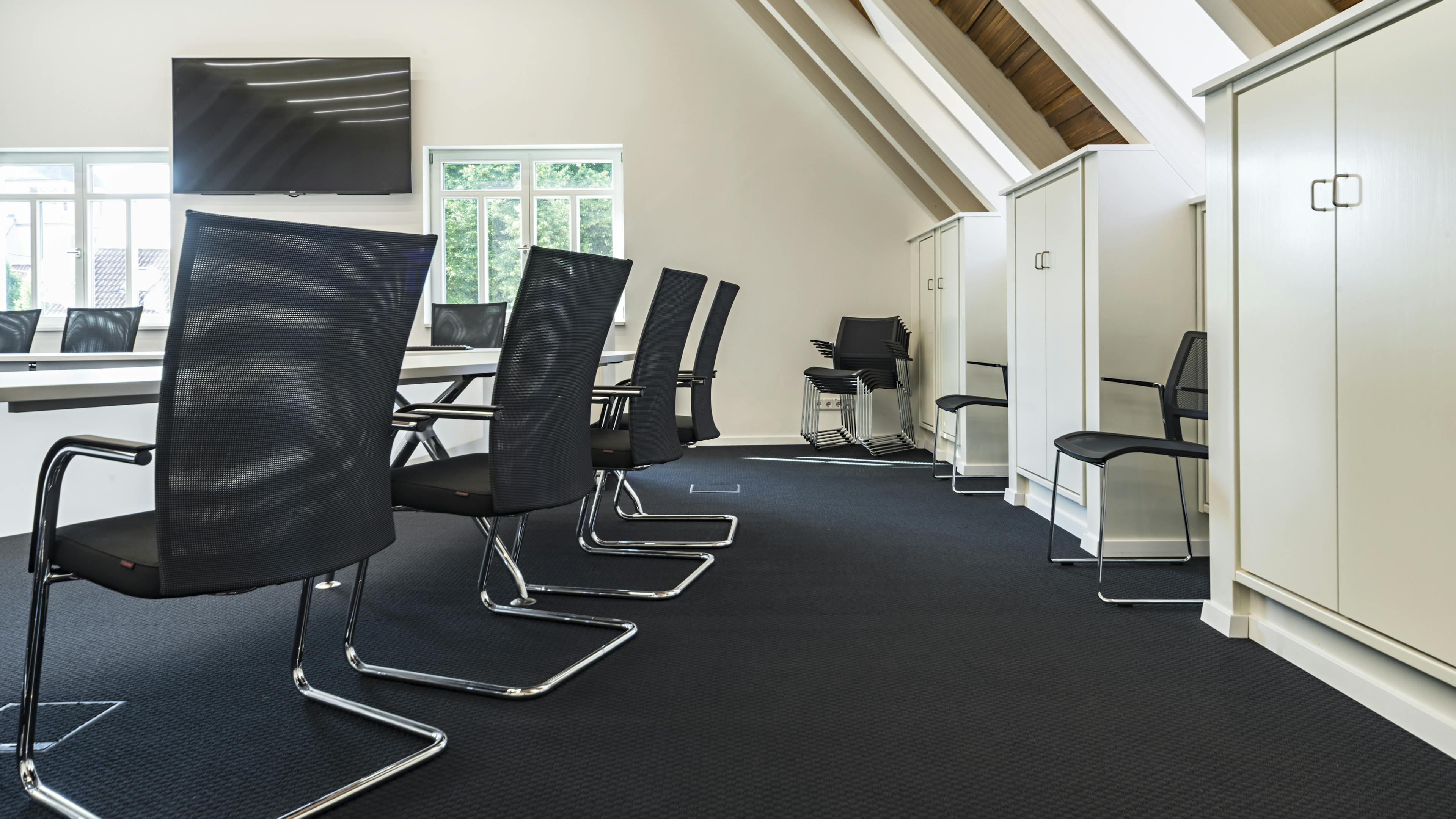 Referenzen-Bildergalerie-Rathaus Untereisesheim- xcone Konferenztisch-pharao net Konferenzstuhl