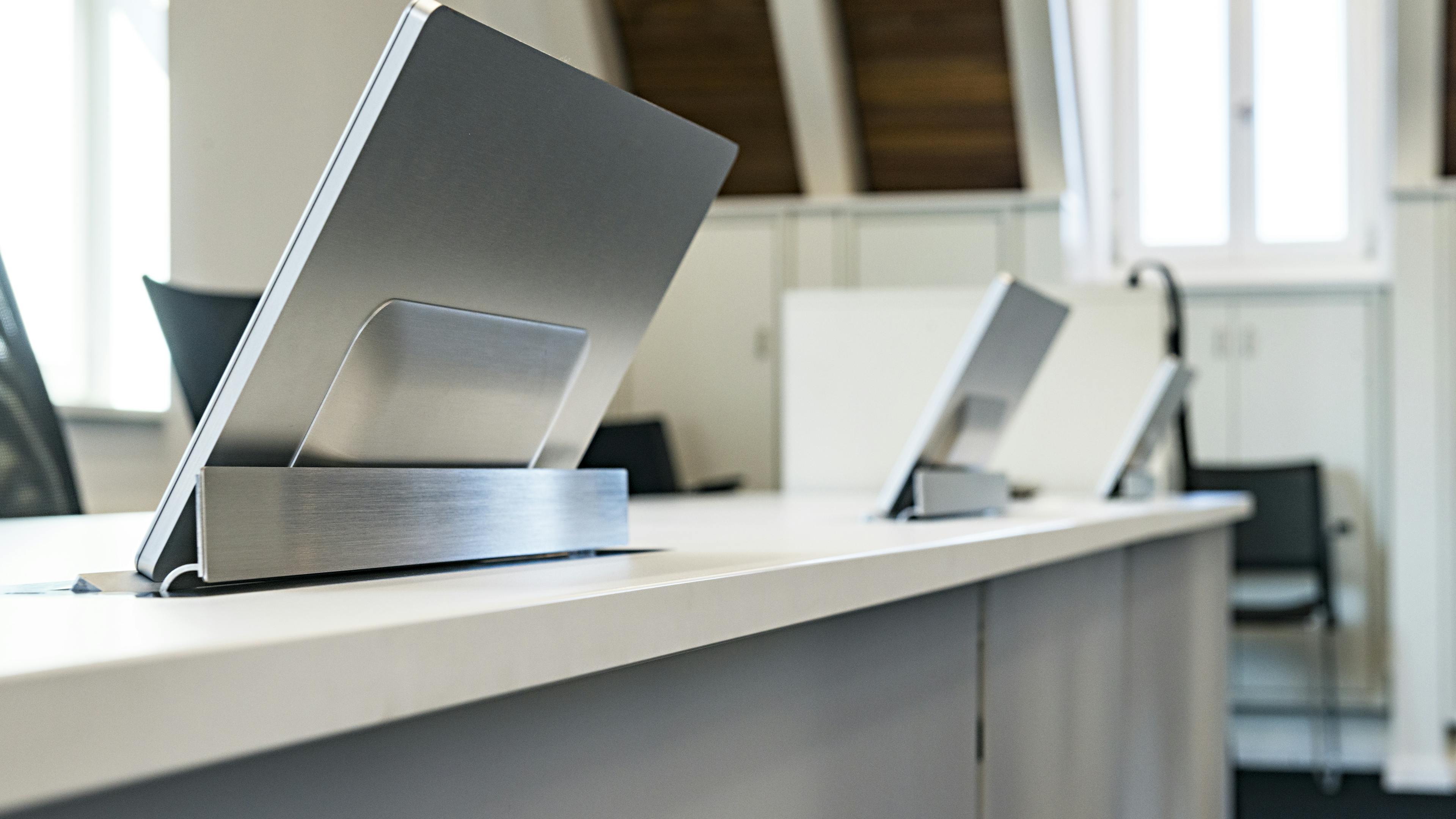 Referenzen-Bildergalerie-Rathaus Untereisesheim- xcone Konferenztisch-pharao net Konferenzstuhl