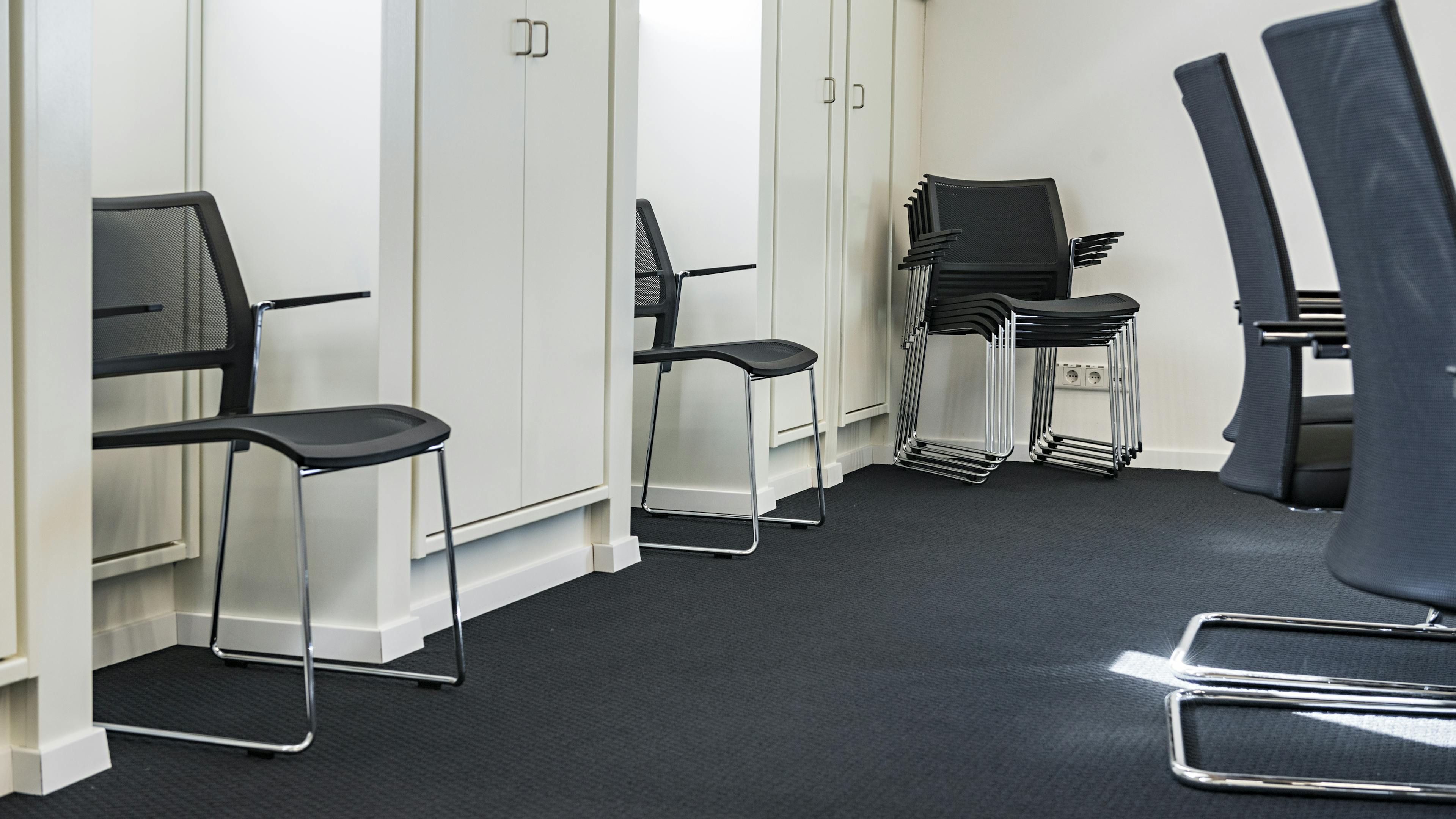 Referenzen-Bildergalerie-Rathaus Untereisesheim- xcone Konferenztisch-pharao net Konferenzstuhl