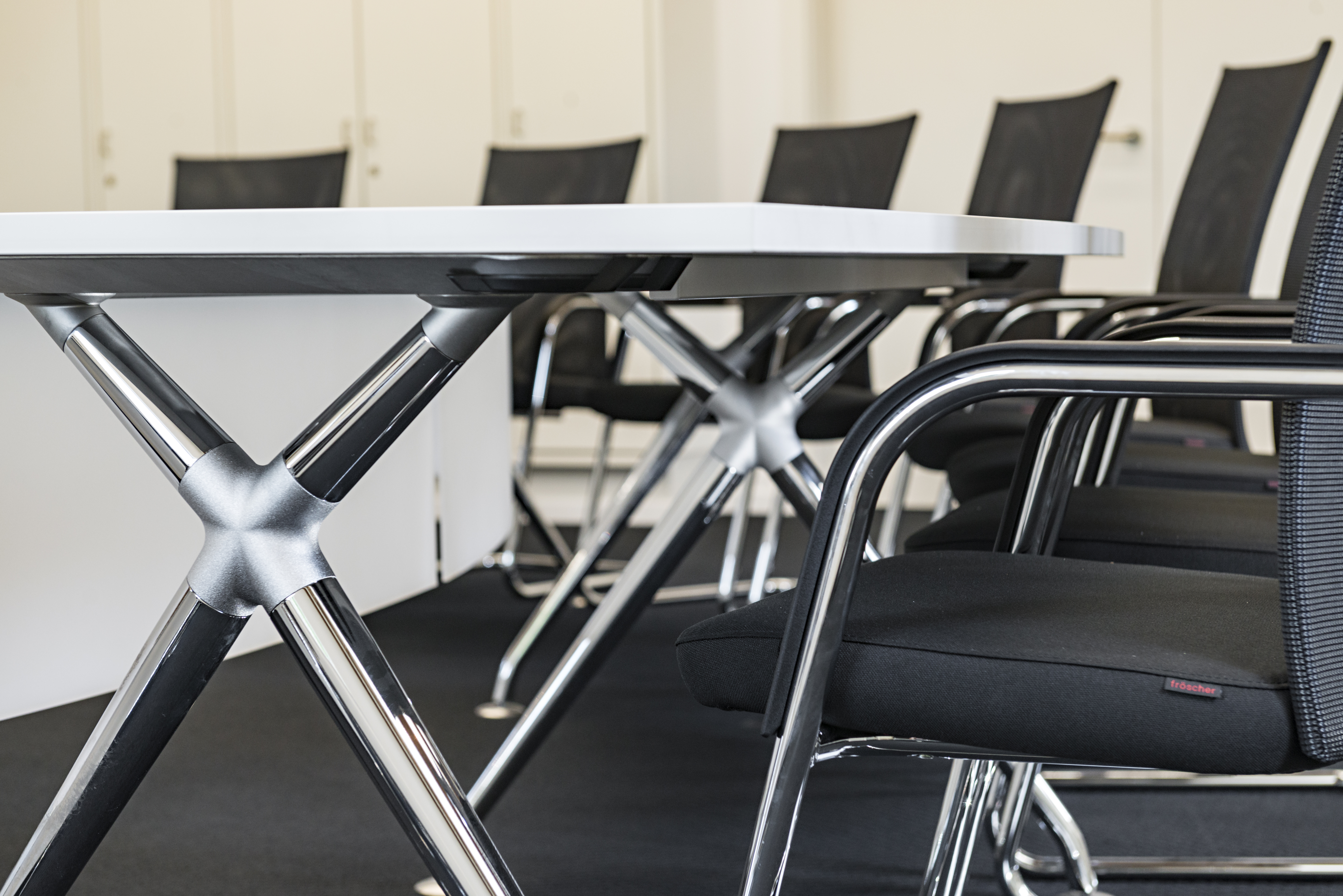 Referenzen-Bildergalerie-Rathaus Untereisesheim- xcone Konferenztisch-pharao net Konferenzstuhl