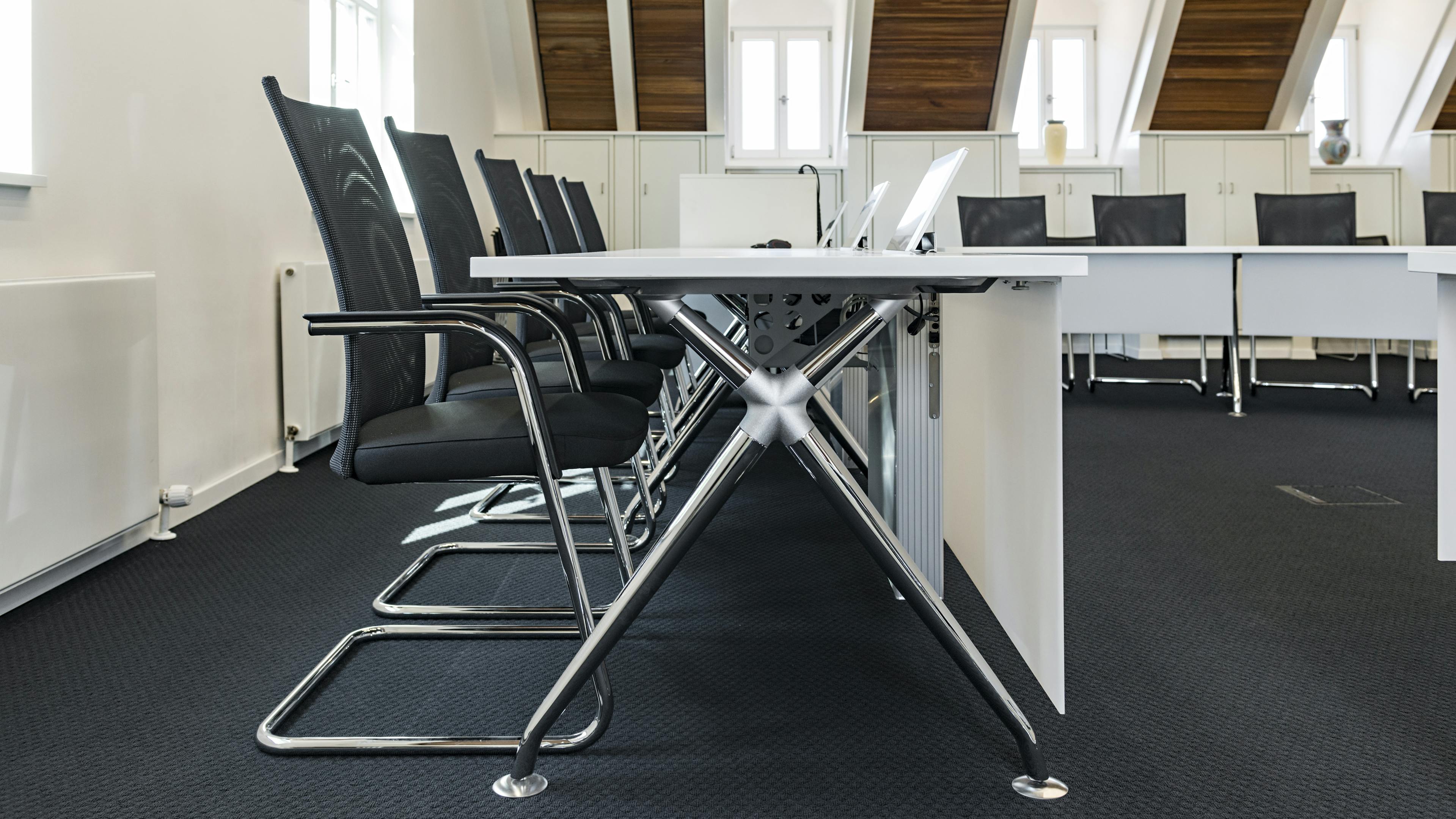 Referenzen-Bildergalerie-Rathaus Untereisesheim- xcone Konferenztisch-pharao net Konferenzstuhl