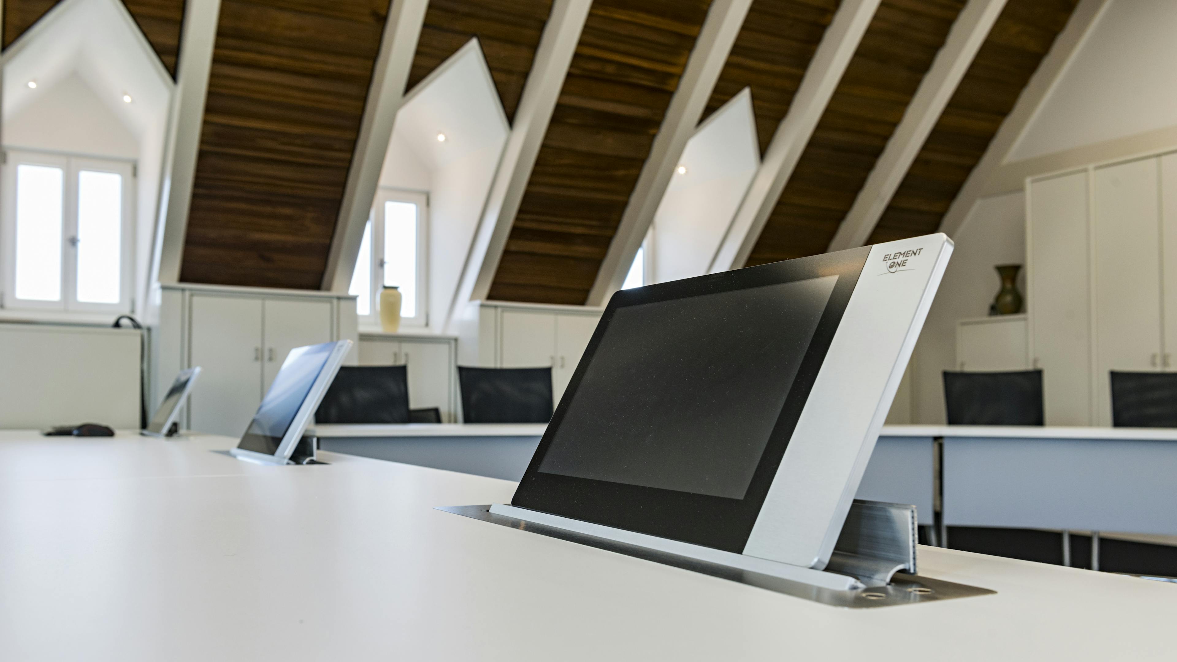 Referenzen-Bildergalerie-Rathaus Untereisesheim- xcone Konferenztisch-pharao net Konferenzstuhl