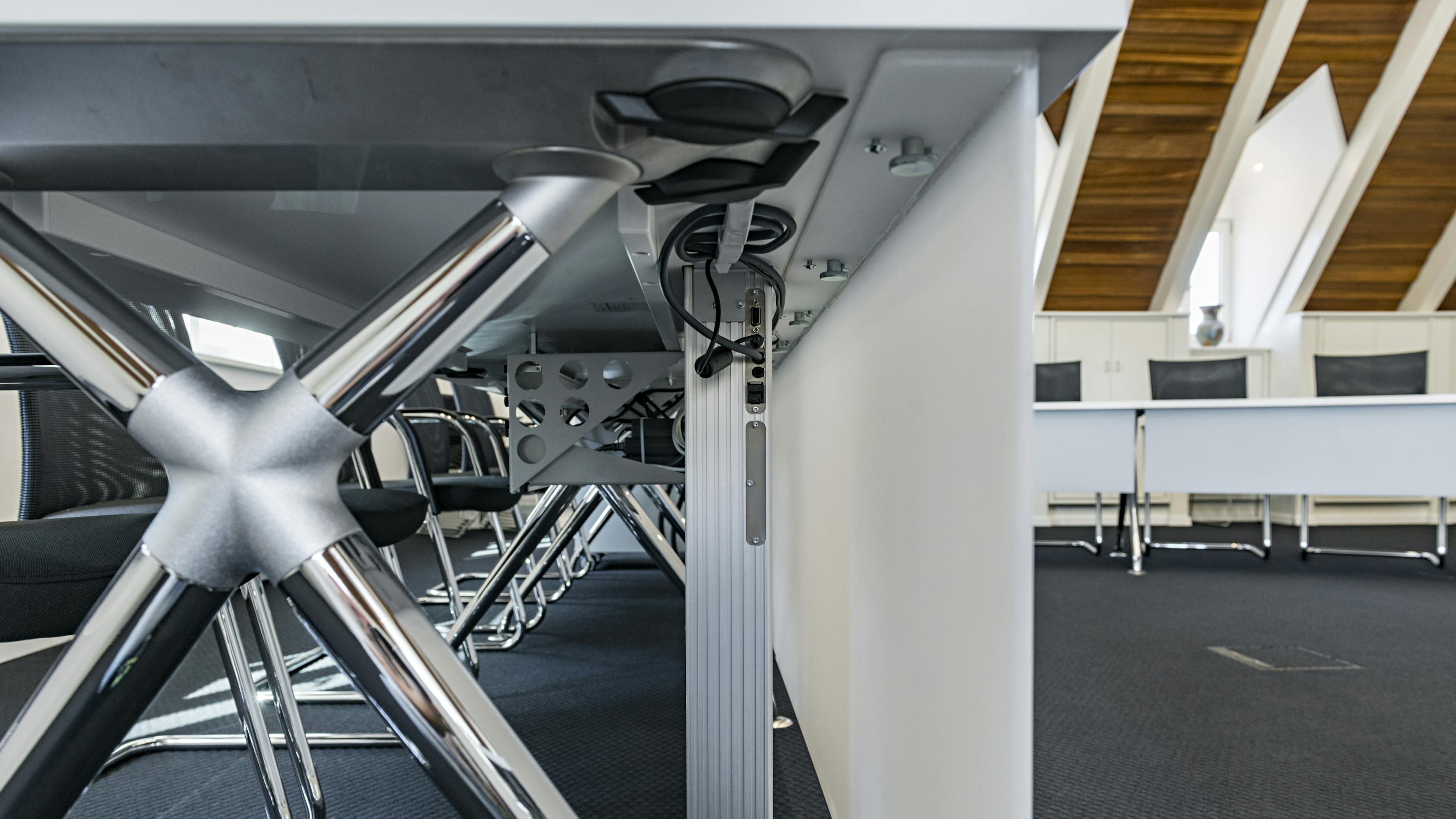 Referenzen-Bildergalerie-Rathaus Untereisesheim- xcone Konferenztisch-pharao net Konferenzstuhl