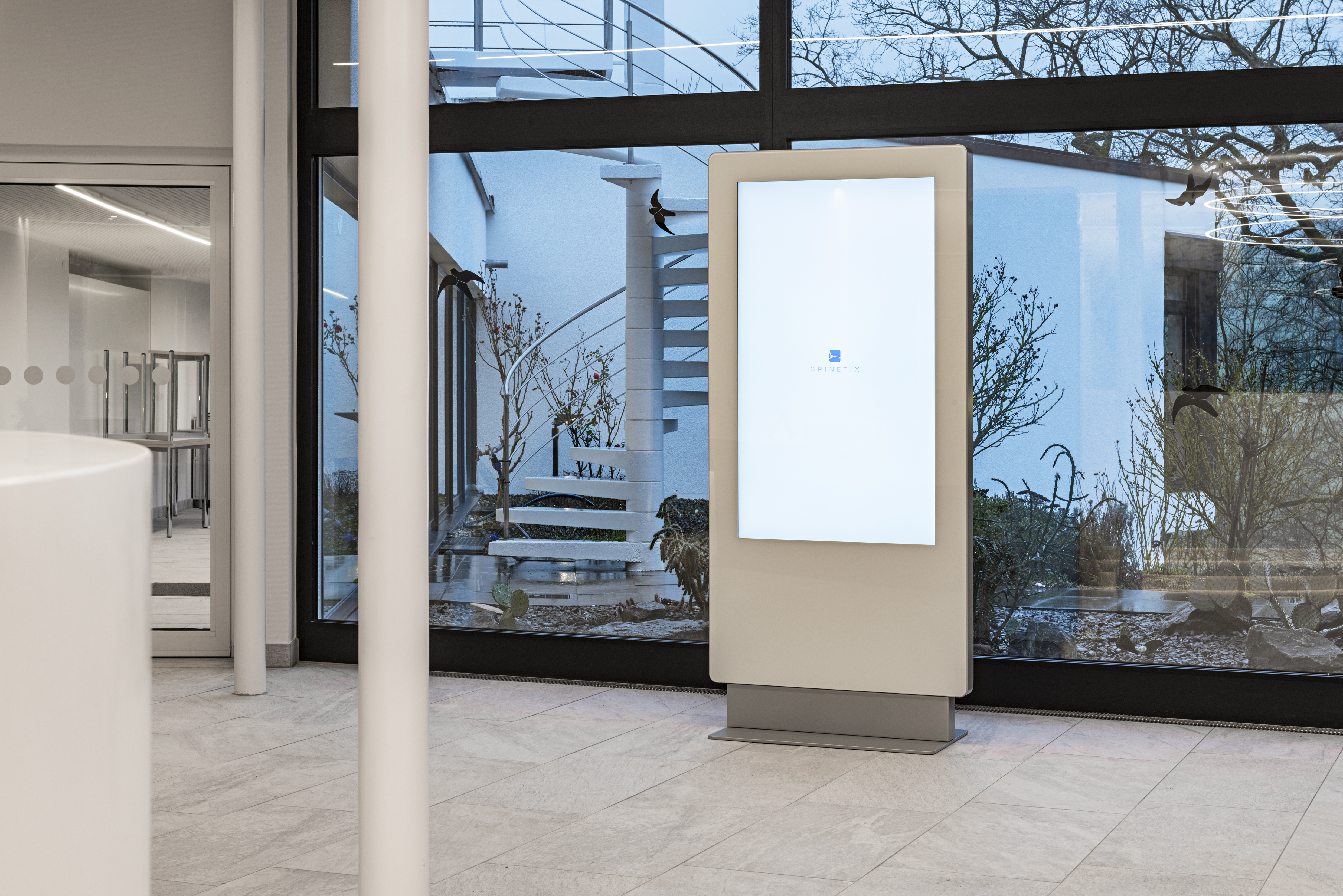 Referenzen-Bildergalerie-Arbeitgeberverband Südwestmetall- MIDS 55V Medienstele