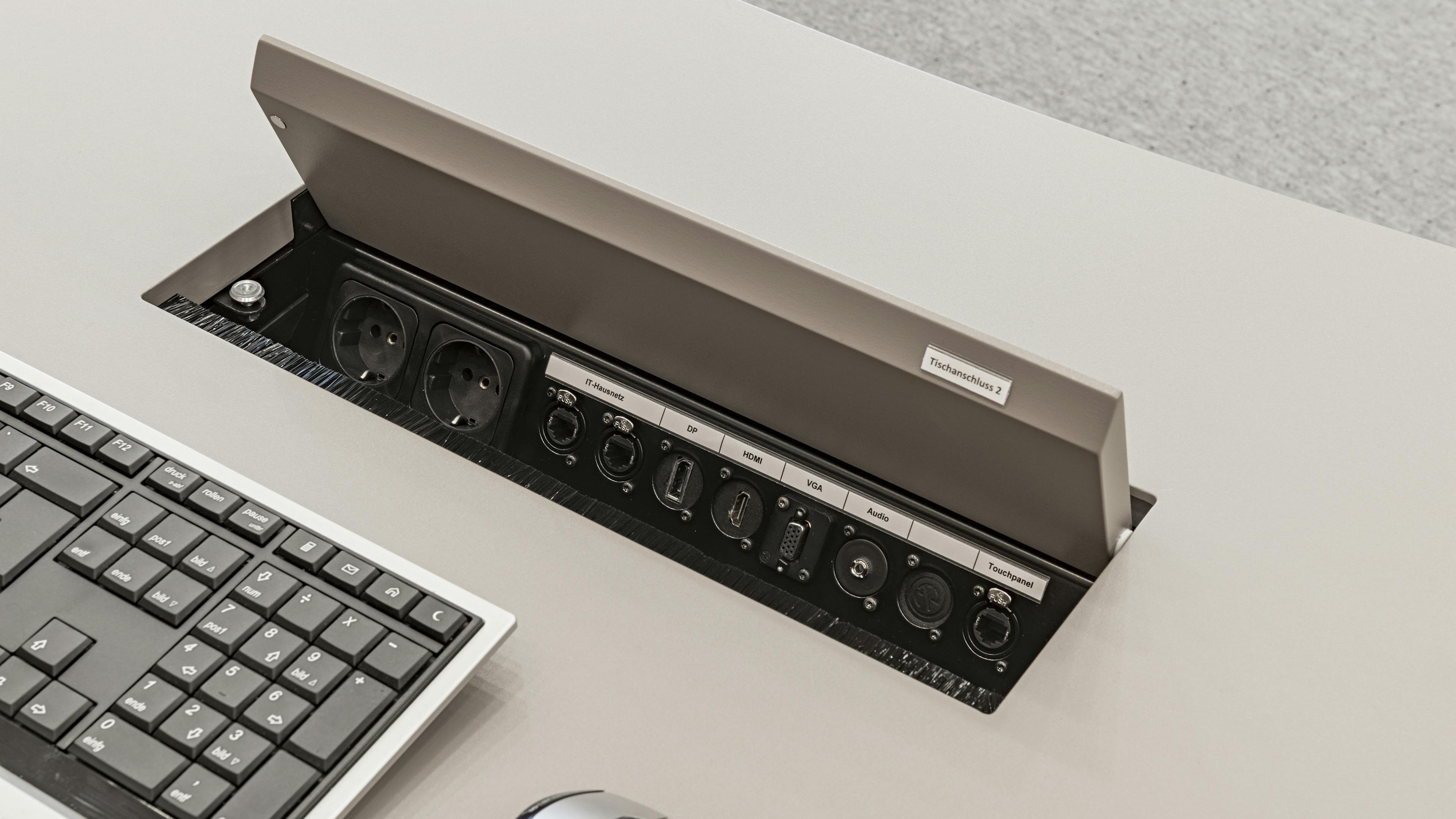 Referenzen-Bildergalerie-Verwaltungsgebäude Nürnberg-Konferenztisch fallon