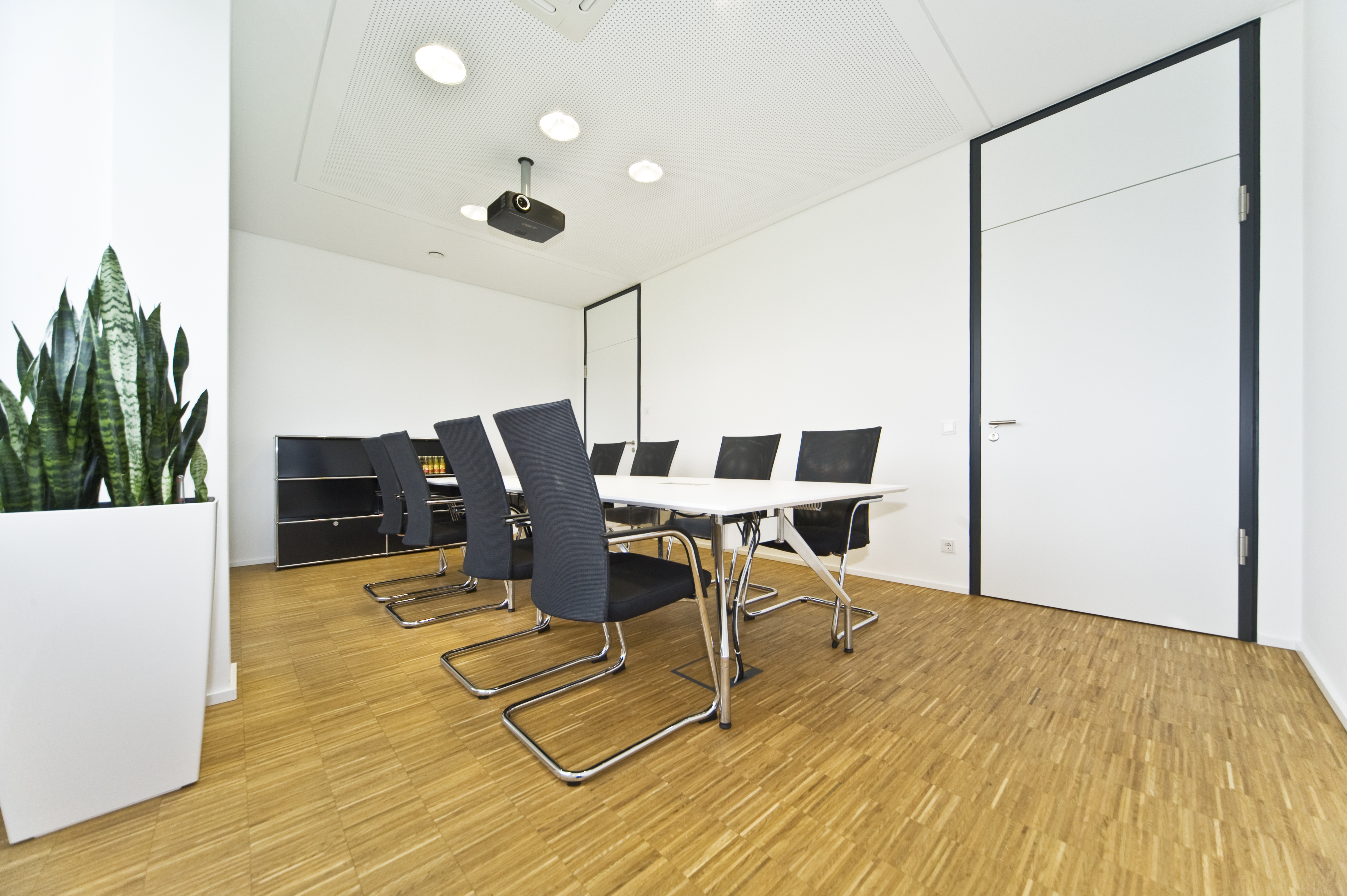 Referenzen-Bildergalerie-Modus Consult Gütersloh- fallon Konferenztische- pharao net Freischwinger