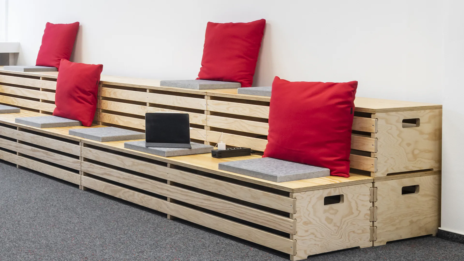 Produkte-Sitzgelegenheit-Lounge-arena-Technikanschluss arena Mehrfachsteckdose-Sitzauflagen-Rückenkissen