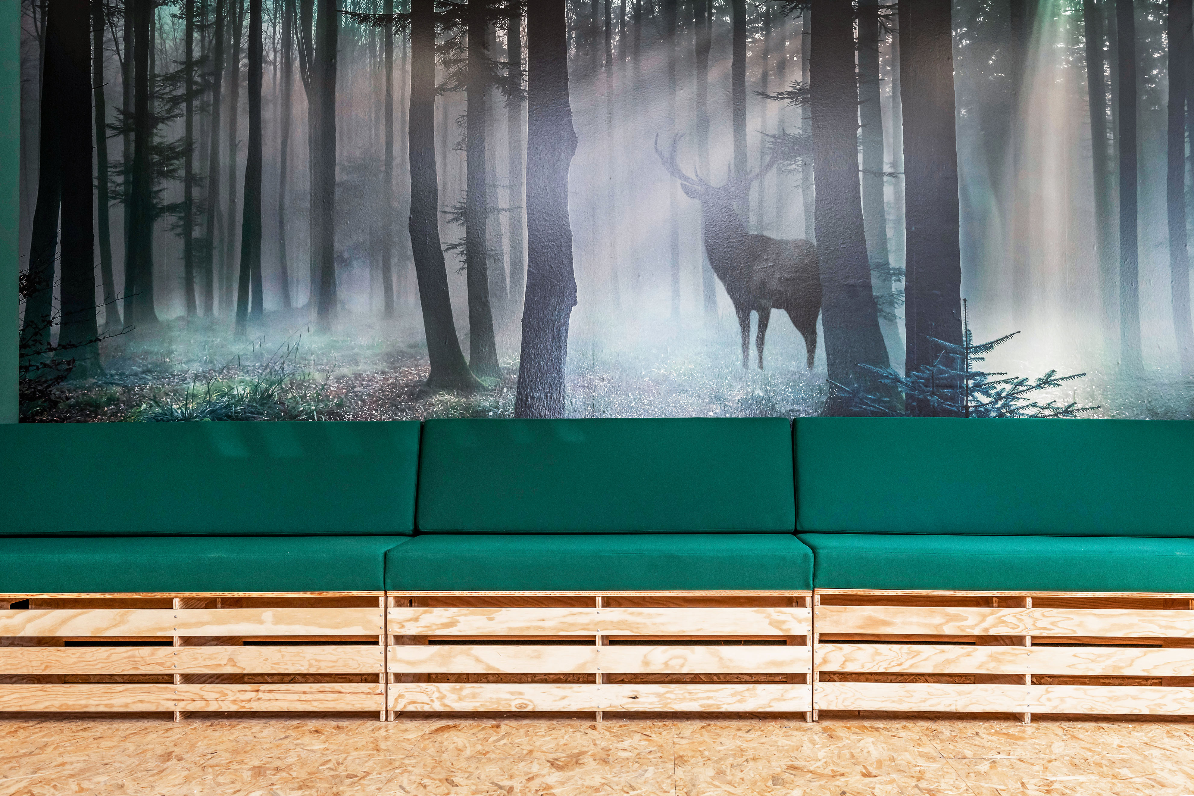 Referenzen-Pausenraum fröscher-Steinheim an der Murr-arena auf Rollen-cetera Tisch-Konferenztisch- arena