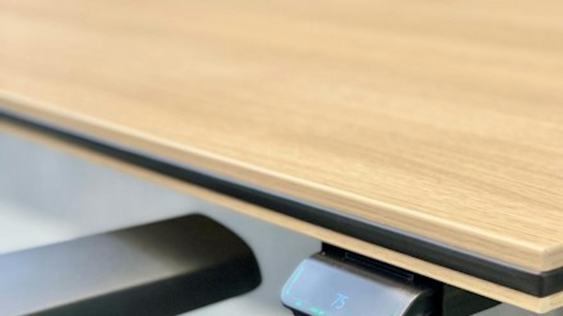 Referenz-Expert Plaza- Dreieich-lino Schreibtisch