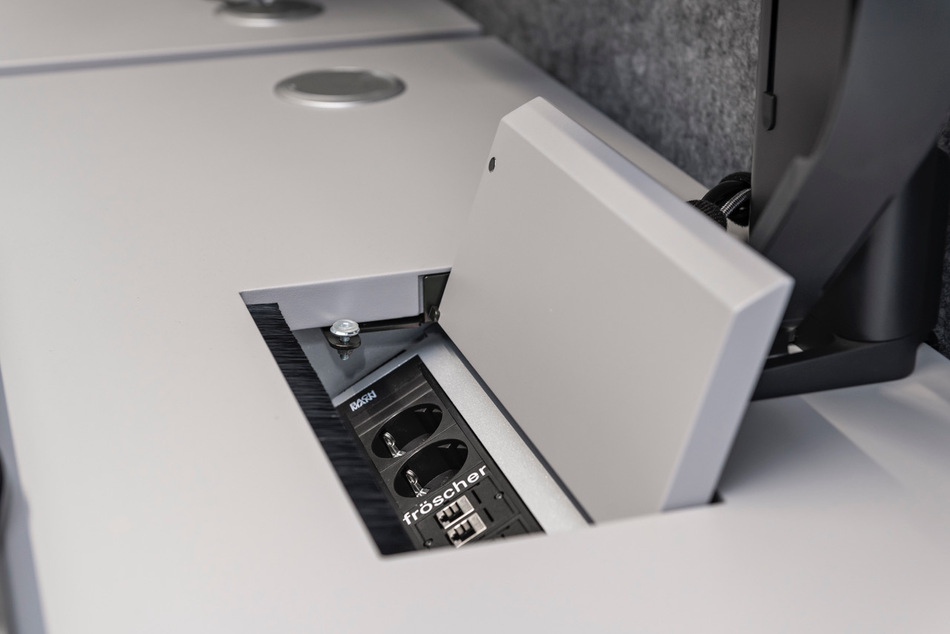 Referenzen-OHB-System-AG-Bremen-lino Schreibtisch-Sano Drehstuhl-Tischanschluss