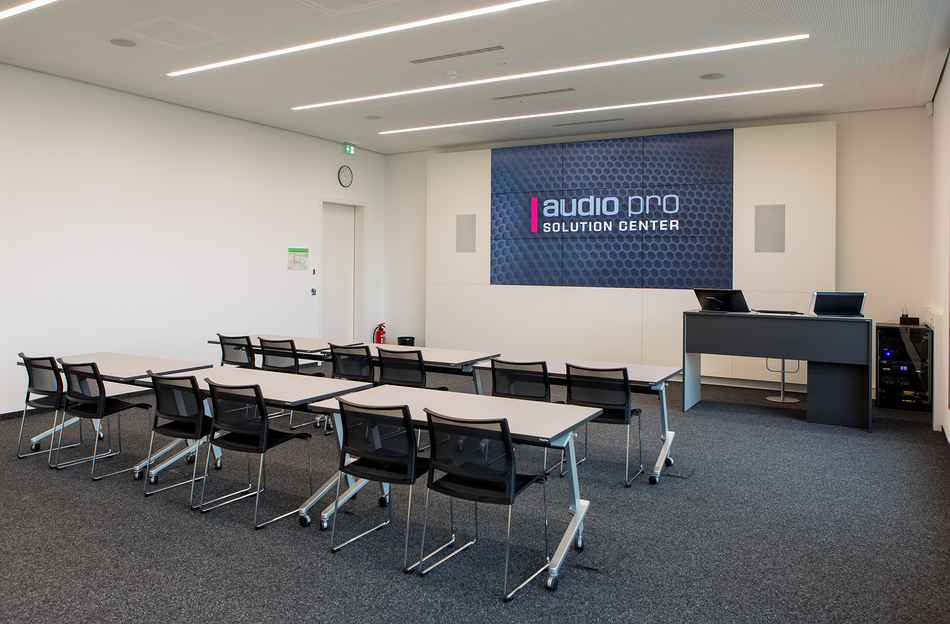 Références- audio pro Heilbronn- Heilbronn- ctz flip stop table pivotante- klif chaise empilable- pupitre pour animateur solution spéciale