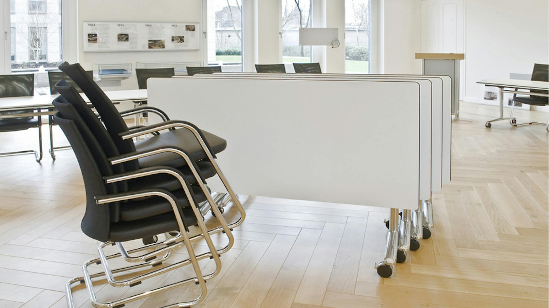 Référence-Grillo-Werke-AG-Duisburg-pharao net Tables multifonctions à piétement luge multiforme