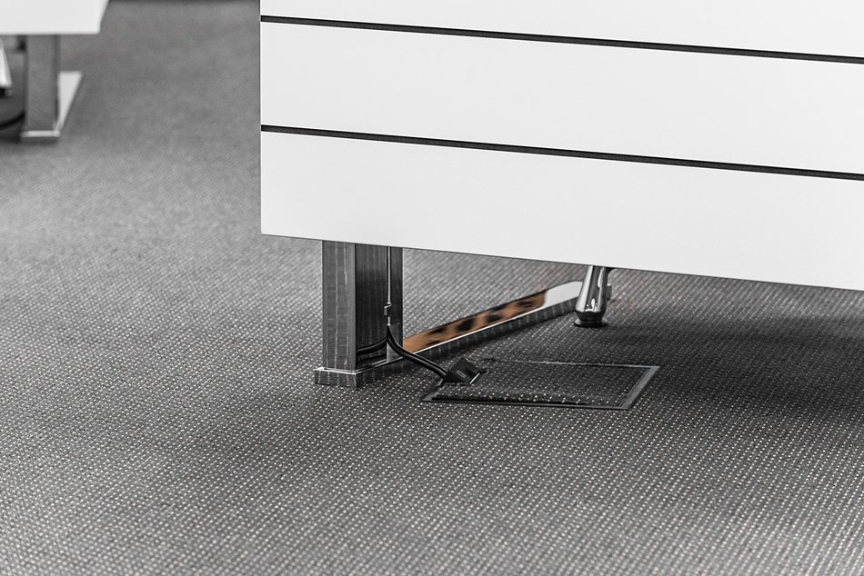 Referenzen-Stadt Osnabrück Ratssaal-Osnabrück-c-base Tischsystem-PSE Rednerpult-individuelle Displayeinhausung