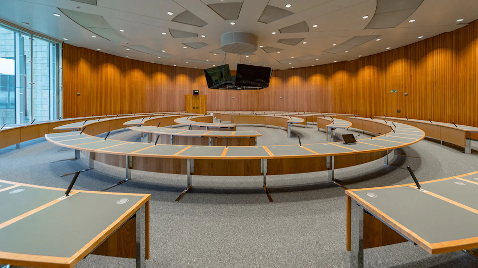 Referenzen- Landtag NRW- Düsseldorf- plenum c-fuß