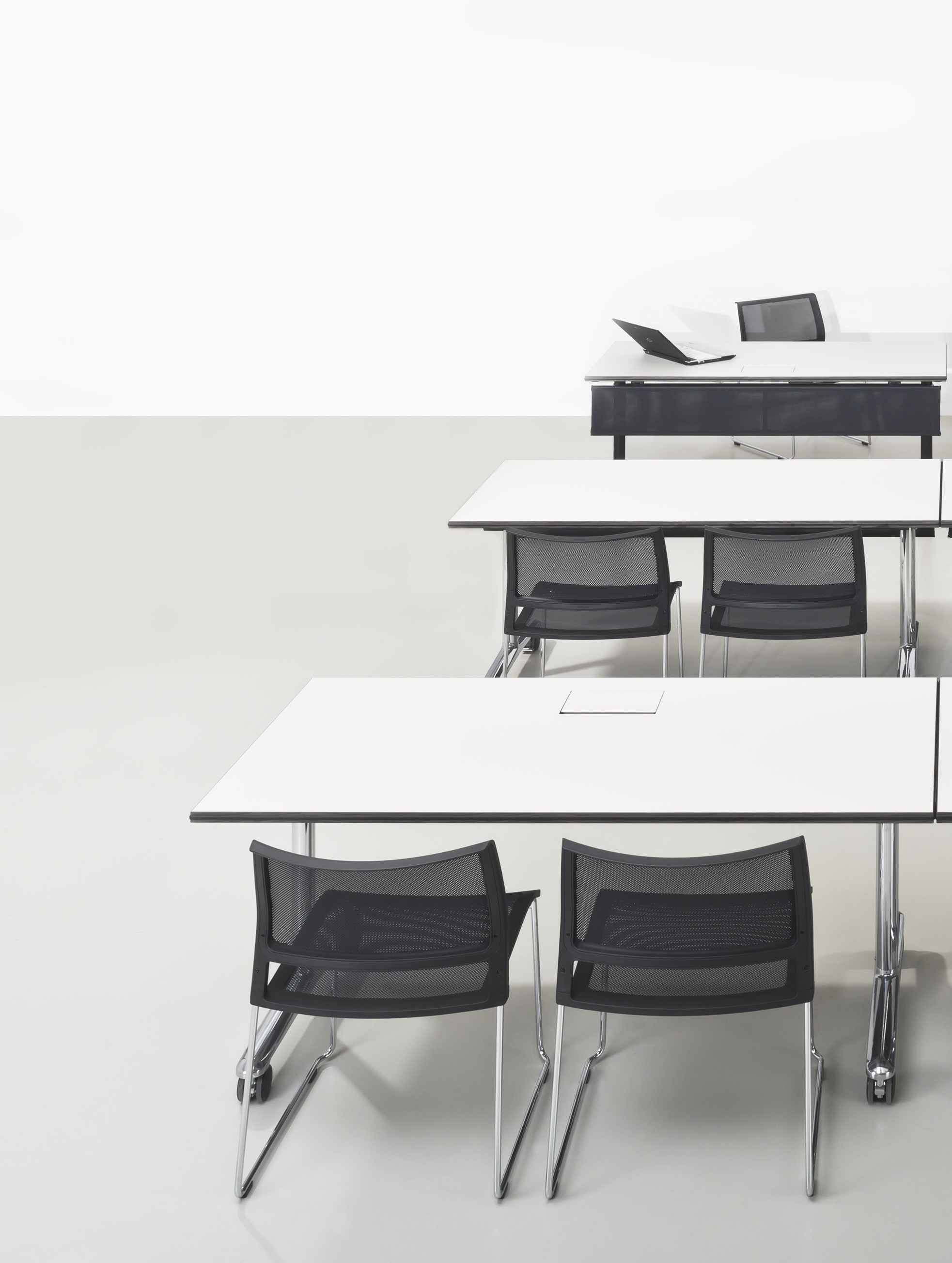 Produkte- Tische- t-base- t-base Tische- X50 Stapelstuhl  