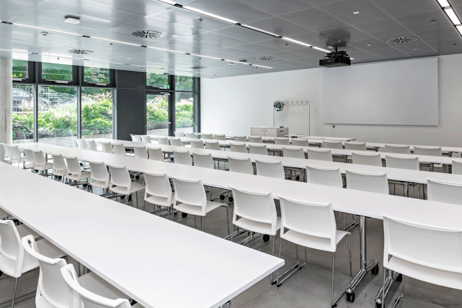 Referenzen- Duale Hochschule Baden-Württemberg- Stuttgart- klif Stapelstuhl- klif Barhocker- multiform Schwenktisch