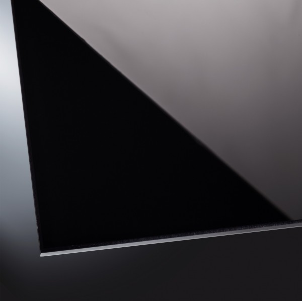 lackiertes-glas-glaenzend-classic-black-ral-9005-glasheld