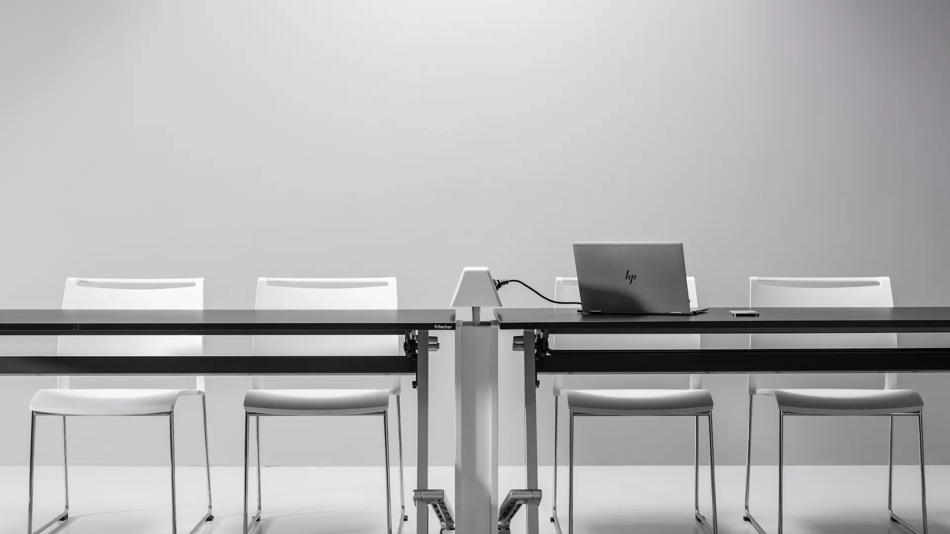 Produkte-Medienmöbel-docking-trolley-ctz-flip-stop-klif