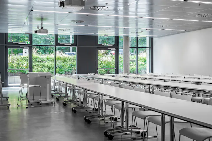 Références-Duale Hochschule BW-Stuttgart-Tables polyvalentes multiform-klif Chaise empilable